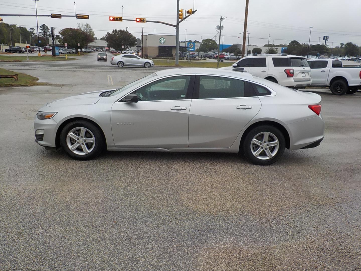 2021 Silver /Black Chevrolet Malibu 1FL (1G1ZC5ST4MF) with an 1.5L L4 DOHC 16V engine, 6A transmission, located at 1617 W Church Street, Livingston, TX, 77351, (936) 327-3600, 30.710995, -94.951157 - These Malibu's are good running and driving cars that are VERY ECONOMICAL to operate - Photo#4