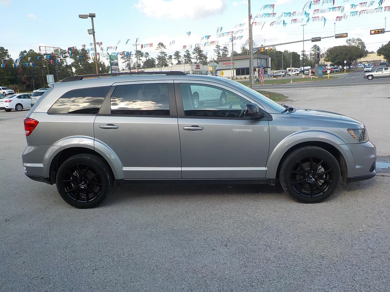 2019 Silver /Black Dodge Journey SE (3C4PDCBB6KT) with an 2.4L L6 DOHC 16V engine, 4A transmission, located at 1617 W Church Street, Livingston, TX, 77351, (936) 327-3600, 30.710995, -94.951157 - With 3rd row seating this is an ideal family vehicle! - Photo #4