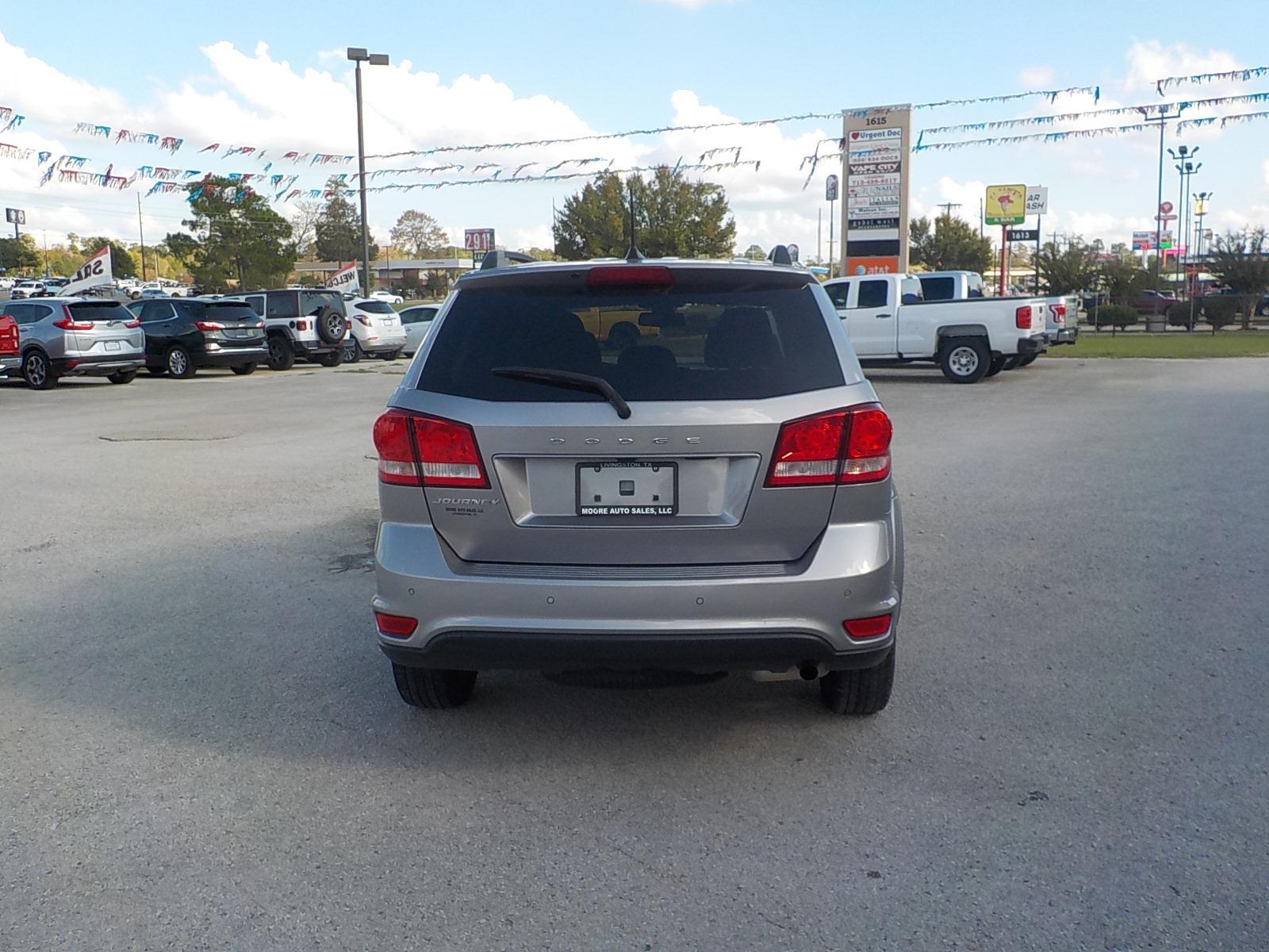 2019 Silver /Black Dodge Journey SE (3C4PDCBB6KT) with an 2.4L L6 DOHC 16V engine, 4A transmission, located at 1617 W Church Street, Livingston, TX, 77351, (936) 327-3600, 30.710995, -94.951157 - With 3rd row seating this is an ideal family vehicle! - Photo #6