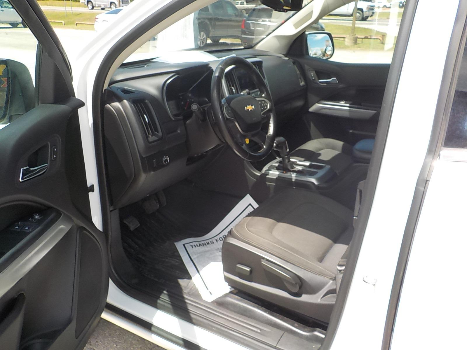 2020 White /Gray Chevrolet Colorado LT Ext. Cab 2WD (1GCHSCEA4L1) with an 2.5L L4 DOHC 16V GAS engine, 6A transmission, located at 1617 W Church Street, Livingston, TX, 77351, (936) 327-3600, 30.710995, -94.951157 - Just come check this one out. It's set up just for YOU! - Photo #12