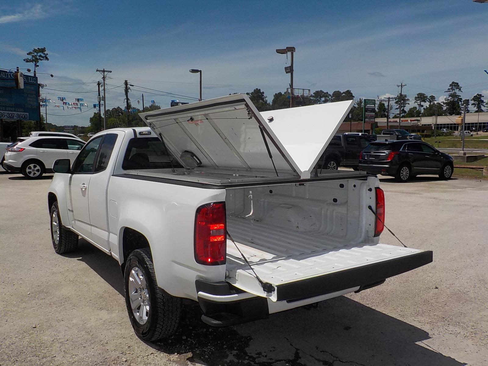 2020 White /Gray Chevrolet Colorado LT Ext. Cab 2WD (1GCHSCEA4L1) with an 2.5L L4 DOHC 16V GAS engine, 6A transmission, located at 1617 W Church Street, Livingston, TX, 77351, (936) 327-3600, 30.710995, -94.951157 - Just come check this one out. It's set up just for YOU! - Photo #7