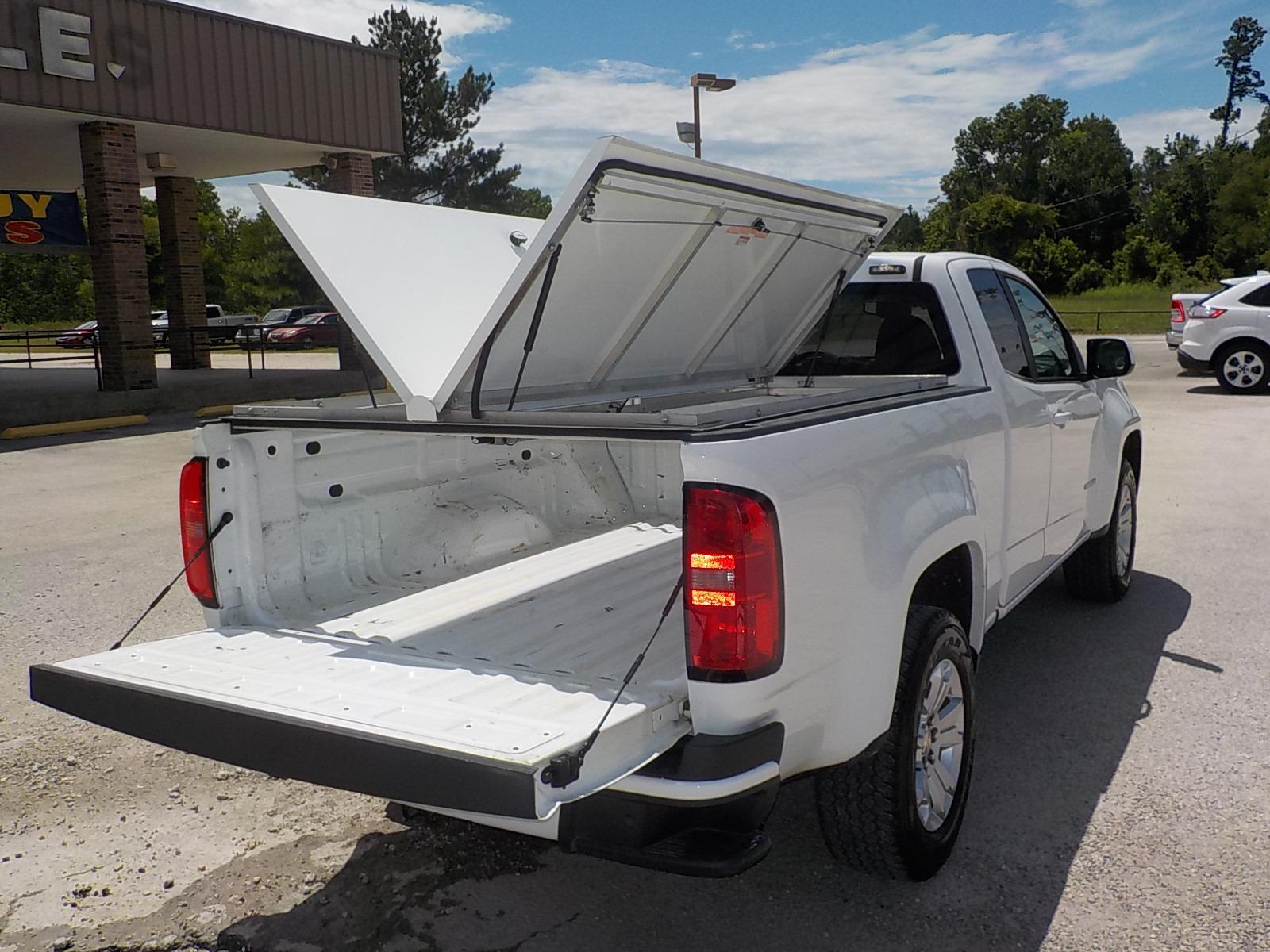 2020 White /Gray Chevrolet Colorado LT Ext. Cab 2WD (1GCHSCEA4L1) with an 2.5L L4 DOHC 16V GAS engine, 6A transmission, located at 1617 W Church Street, Livingston, TX, 77351, (936) 327-3600, 30.710995, -94.951157 - Just come check this one out. It's set up just for YOU! - Photo #8