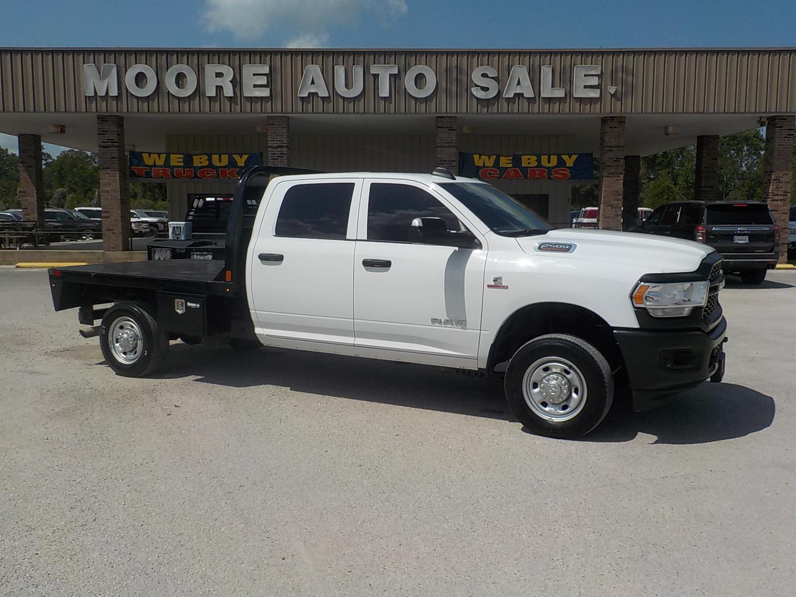 2022 White /Gray RAM 2500 Tradesman Crew Cab LWB 4WD (3C6UR5HL0NG) with an 6.7L L6 OHV 24V TURBO DIESEL engine, 6A transmission, located at 1617 W Church Street, Livingston, TX, 77351, (936) 327-3600, 30.710995, -94.951157 - ONE OWNER!! GOOD MILES!! Crew Cab 4X4! WORK TRUCK DELUXE!! What a BEAST! - Photo #0
