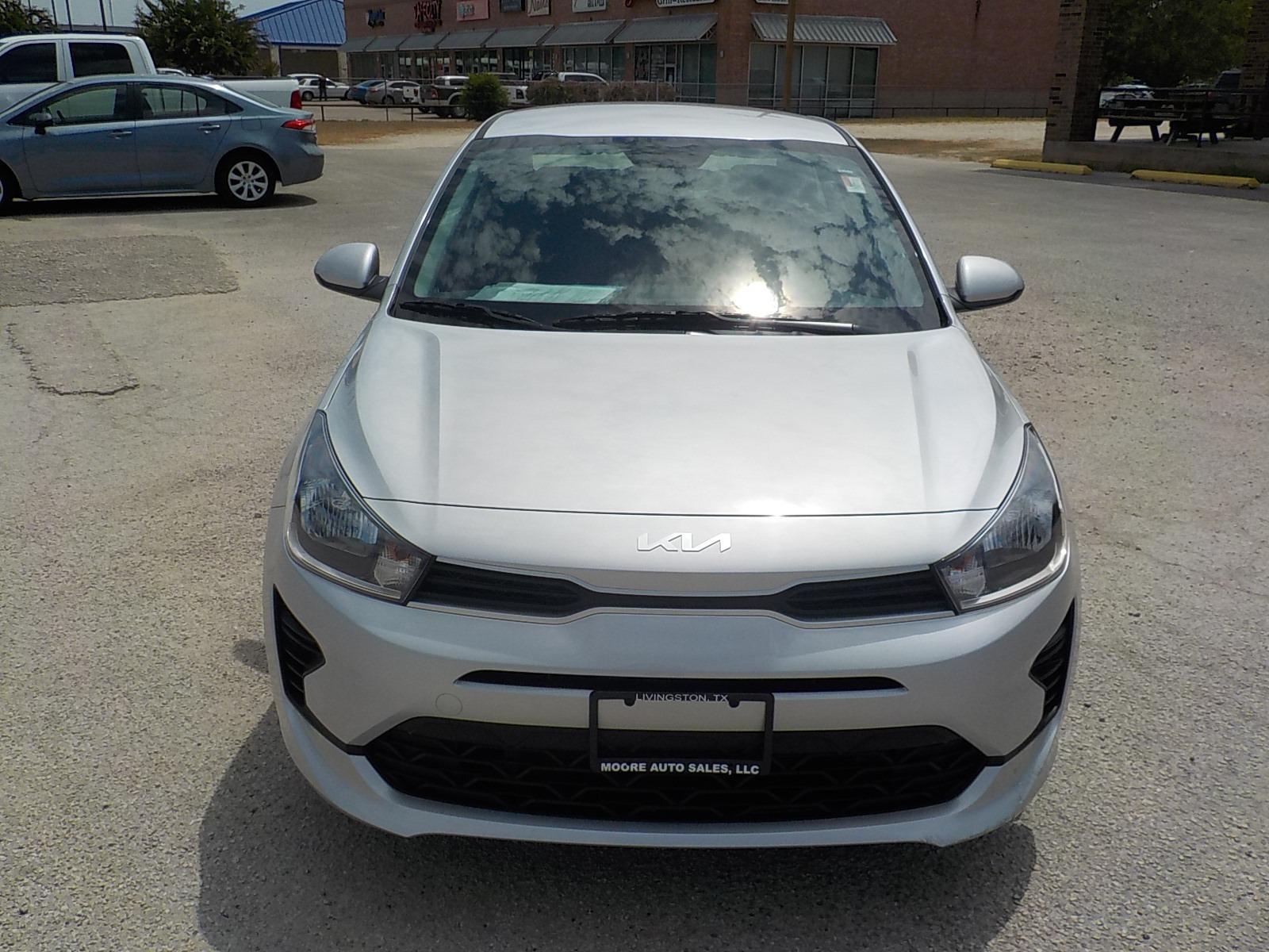 2022 Silver /Gray Kia Rio LX (3KPA24AD6NE) with an 1.6L L4 DOHC 16V engine, 6A transmission, located at 1617 W Church Street, Livingston, TX, 77351, (936) 327-3600, 30.710995, -94.951157 - ONE OWNER!! LOW LOW MILES!! An extremely economical car to operate! - Photo #3