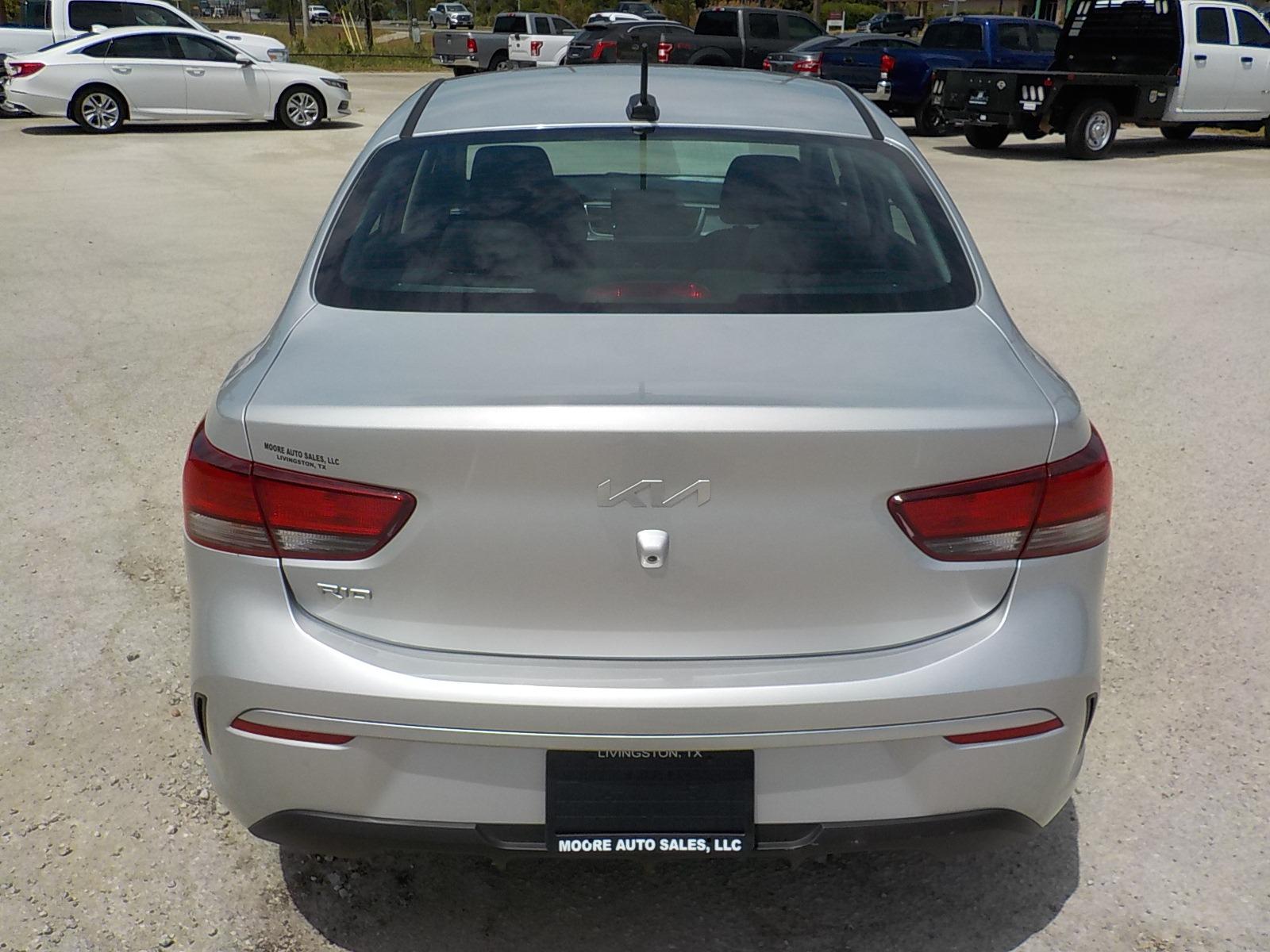 2022 Silver /Gray Kia Rio LX (3KPA24AD6NE) with an 1.6L L4 DOHC 16V engine, 6A transmission, located at 1617 W Church Street, Livingston, TX, 77351, (936) 327-3600, 30.710995, -94.951157 - ONE OWNER!! LOW LOW MILES!! An extremely economical car to operate! - Photo #7