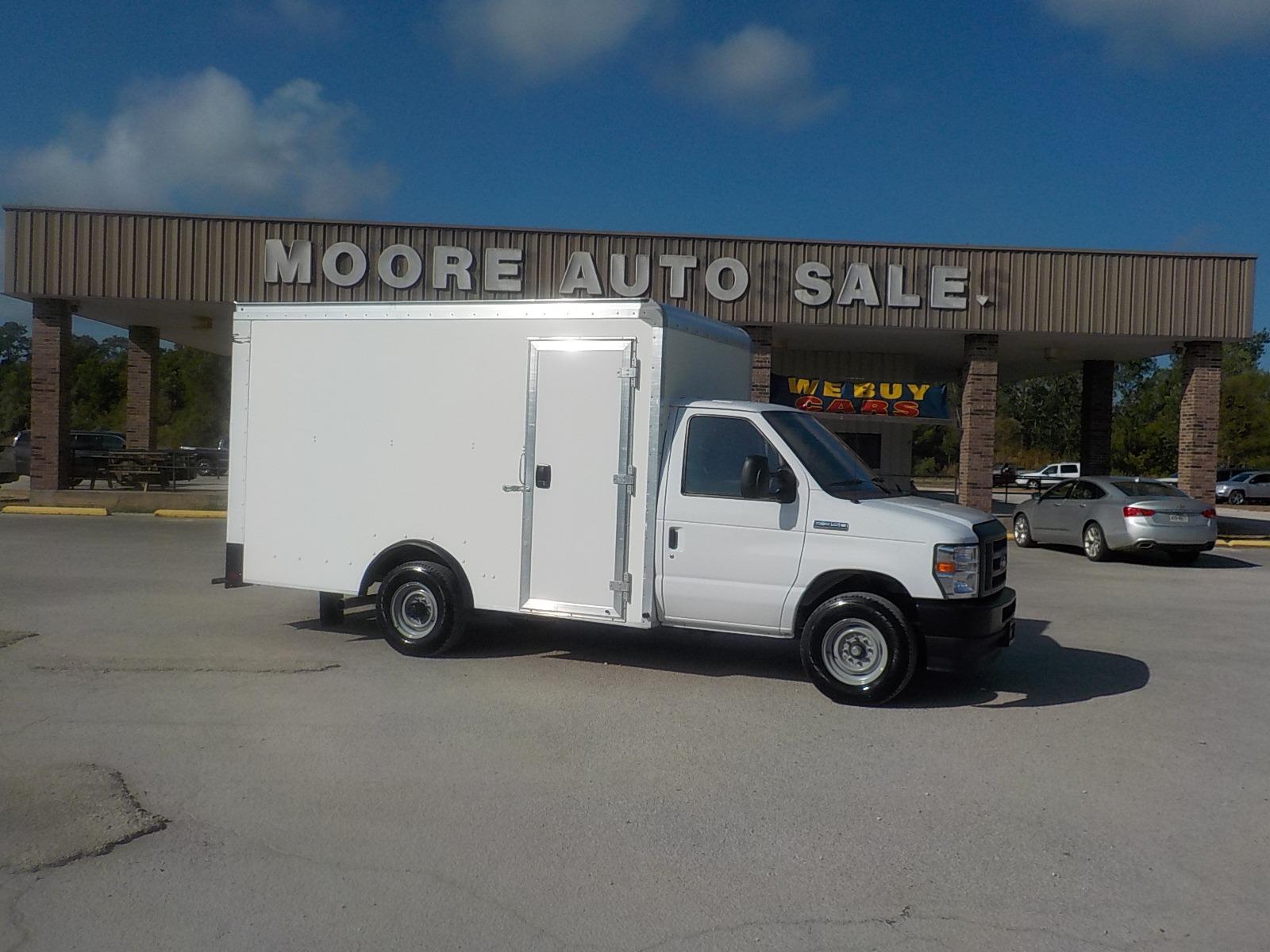 2022 White /Gray Ford Econoline E-350 Super Duty (1FDWE3FKXND) with an 7.3LV8 OHV 16V engine, Automatic transmission, located at 1617 W Church Street, Livingston, TX, 77351, (936) 327-3600, 30.710995, -94.951157 - LOW MILES!! Somebody is going to have good use for this box van. Come see it!! - Photo #0