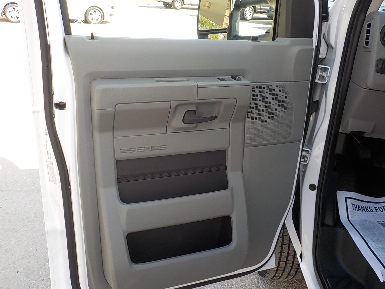 2022 White /Gray Ford Econoline E-350 Super Duty (1FDWE3FKXND) with an 7.3LV8 OHV 16V engine, Automatic transmission, located at 1617 W Church Street, Livingston, TX, 77351, (936) 327-3600, 30.710995, -94.951157 - LOW MILES!! Somebody is going to have good use for this box van. Come see it!! - Photo #10