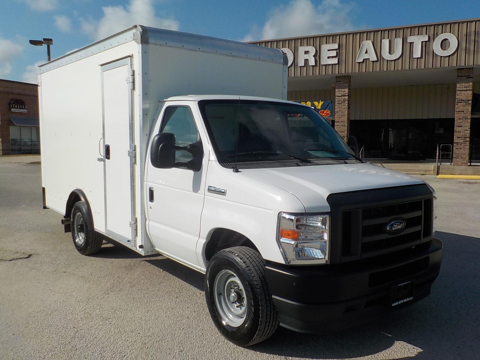 2022 White /Gray Ford Econoline E-350 Super Duty (1FDWE3FKXND) with an 7.3LV8 OHV 16V engine, Automatic transmission, located at 1617 W Church Street, Livingston, TX, 77351, (936) 327-3600, 30.710995, -94.951157 - LOW MILES!! Somebody is going to have good use for this box van. Come see it!! - Photo #1