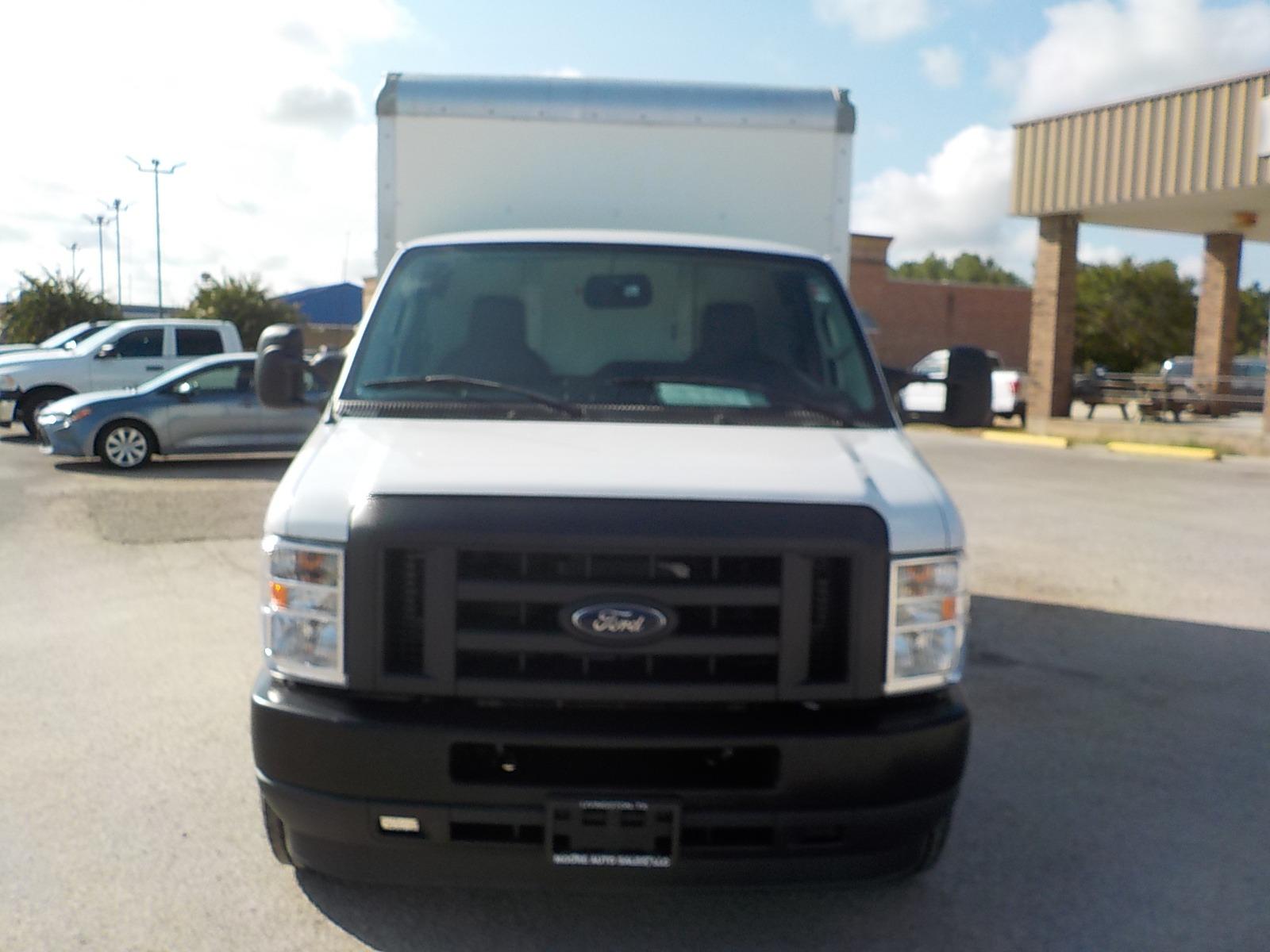 2022 White /Gray Ford Econoline E-350 Super Duty (1FDWE3FKXND) with an 7.3LV8 OHV 16V engine, Automatic transmission, located at 1617 W Church Street, Livingston, TX, 77351, (936) 327-3600, 30.710995, -94.951157 - LOW MILES!! Somebody is going to have good use for this box van. Come see it!! - Photo #2
