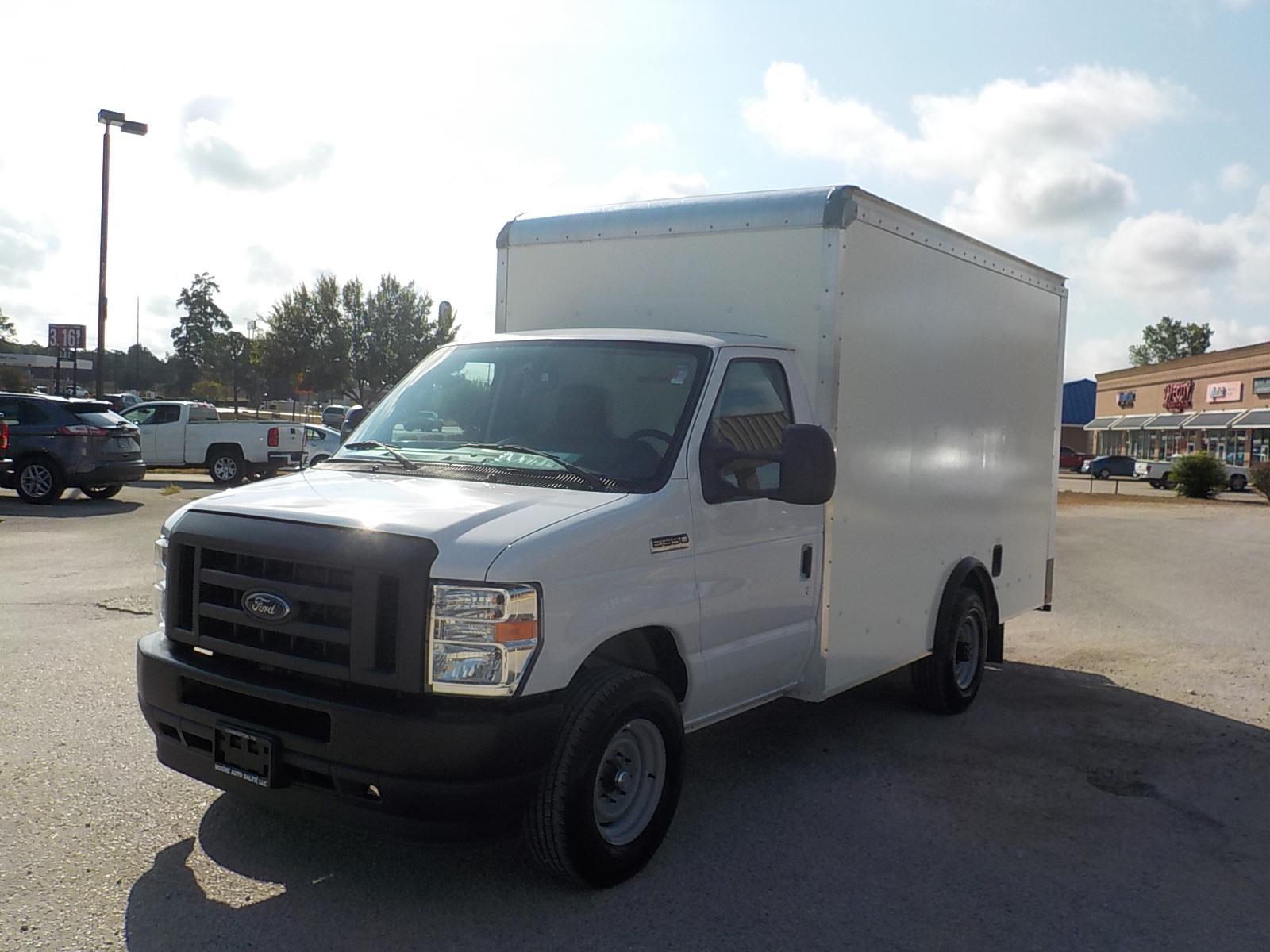 2022 White /Gray Ford Econoline E-350 Super Duty (1FDWE3FKXND) with an 7.3LV8 OHV 16V engine, Automatic transmission, located at 1617 W Church Street, Livingston, TX, 77351, (936) 327-3600, 30.710995, -94.951157 - LOW MILES!! Somebody is going to have good use for this box van. Come see it!! - Photo #3