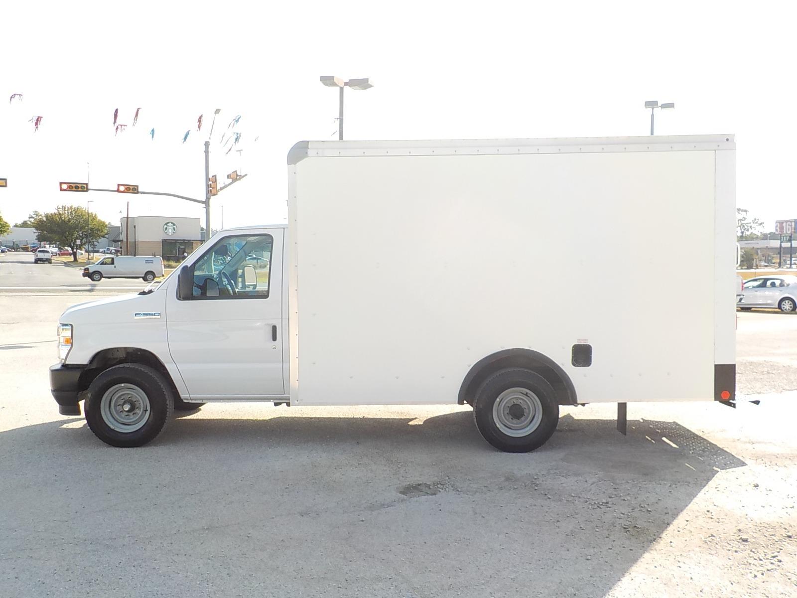 2022 White /Gray Ford Econoline E-350 Super Duty (1FDWE3FKXND) with an 7.3LV8 OHV 16V engine, Automatic transmission, located at 1617 W Church Street, Livingston, TX, 77351, (936) 327-3600, 30.710995, -94.951157 - LOW MILES!! Somebody is going to have good use for this box van. Come see it!! - Photo #4