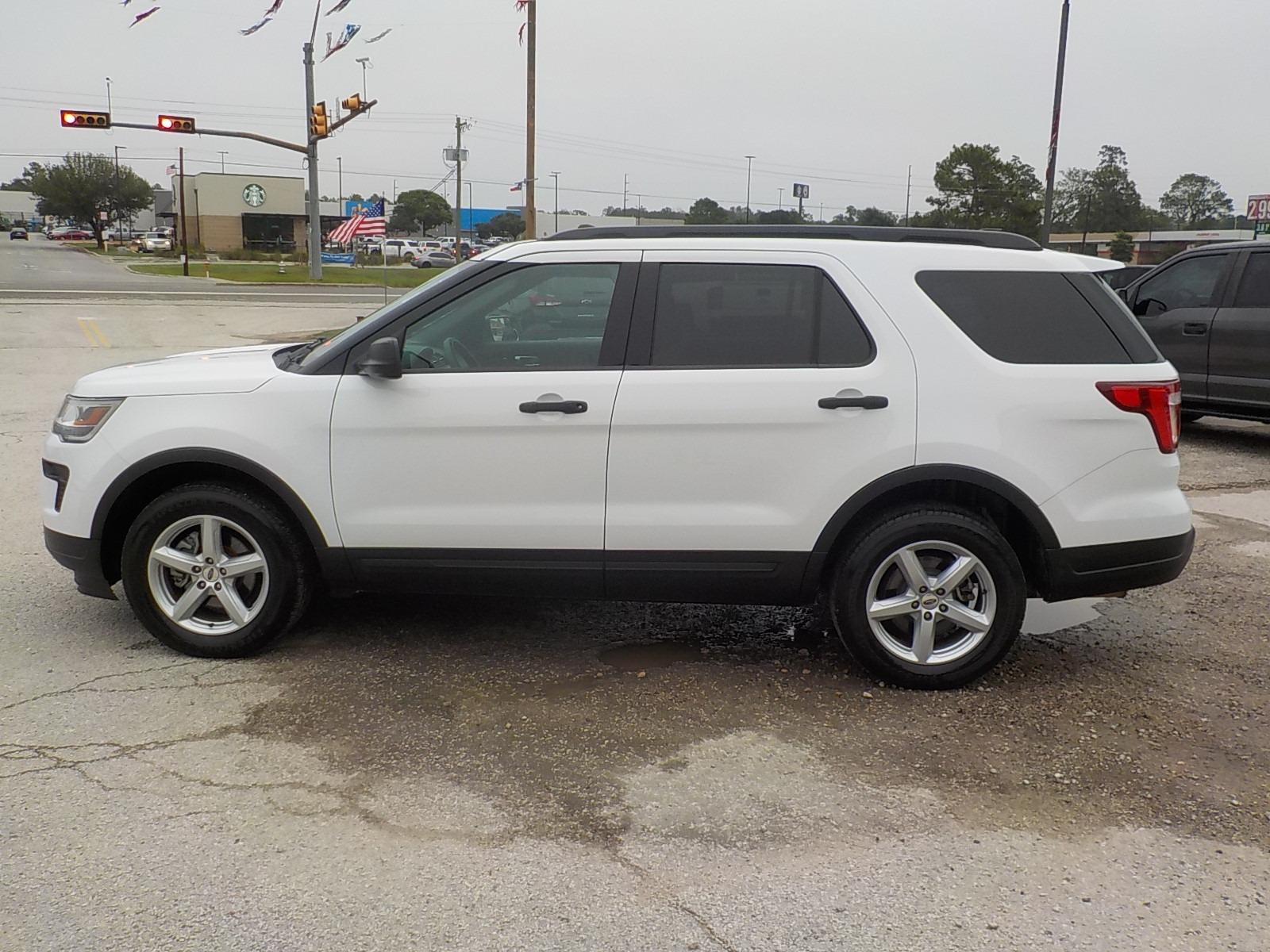 2018 White /Gray Ford Explorer Base 4WD (1FM5K8BH1JG) with an 2.3L L4 DOHC 16V engine, 6A transmission, located at 1617 W Church Street, Livingston, TX, 77351, (936) 327-3600, 30.710995, -94.951157 - Great family vehicle for under 20K! - Photo #4