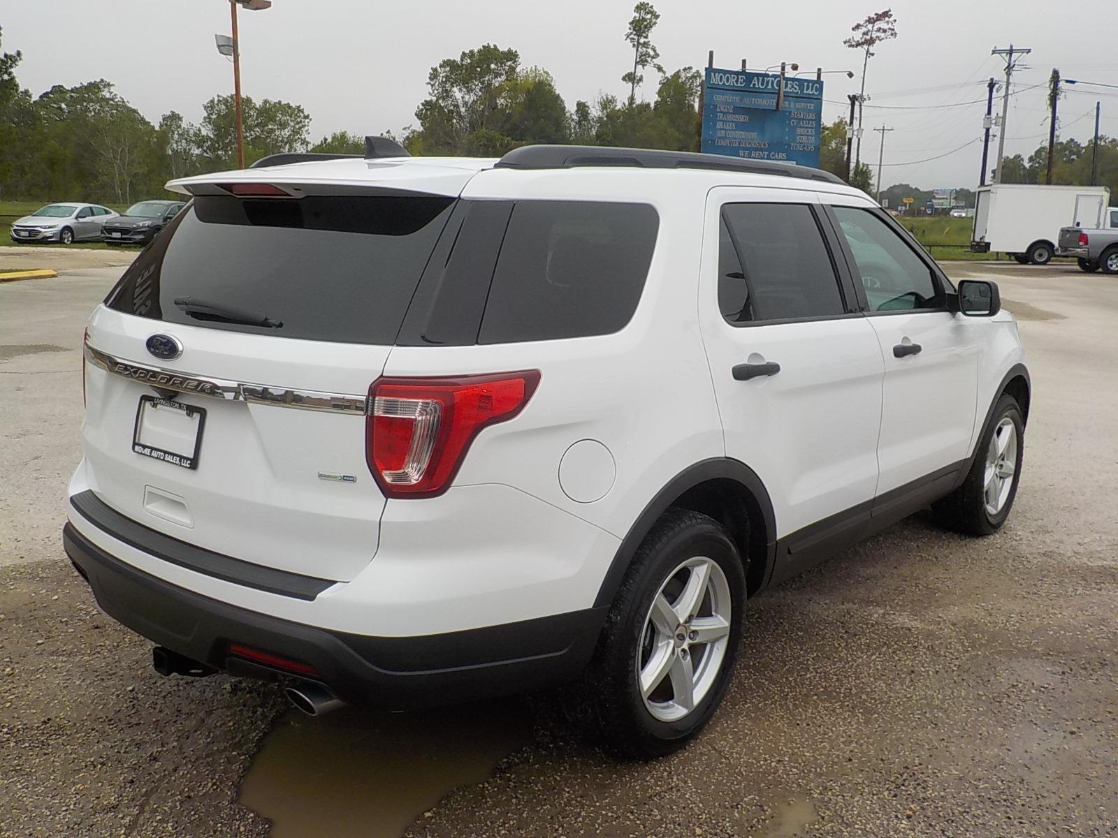 2018 White /Gray Ford Explorer Base 4WD (1FM5K8BH1JG) with an 2.3L L4 DOHC 16V engine, 6A transmission, located at 1617 W Church Street, Livingston, TX, 77351, (936) 327-3600, 30.710995, -94.951157 - Great family vehicle for under 20K! - Photo #6