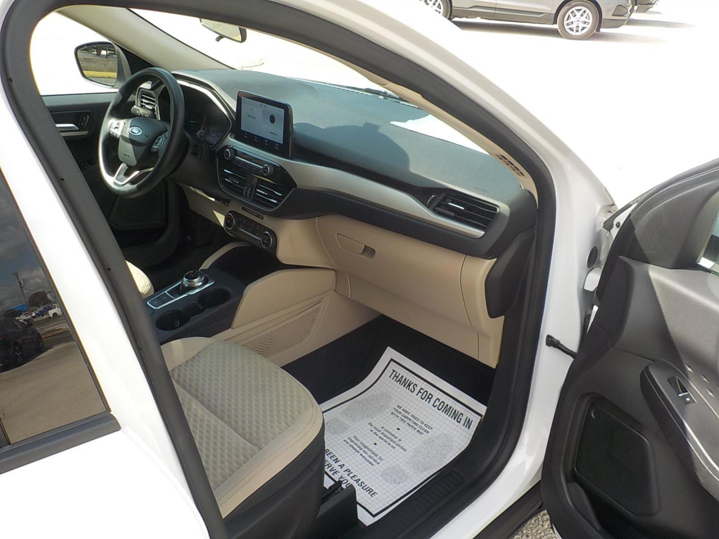 2020 White /Tan Ford Escape SE (1FMCU0G65LU) with an 1.5L L3 engine, 6A transmission, located at 1617 W Church Street, Livingston, TX, 77351, (936) 327-3600, 30.710995, -94.951157 - EFFICIENT!! That's the word that comes to mind with these Escape's - Photo#17