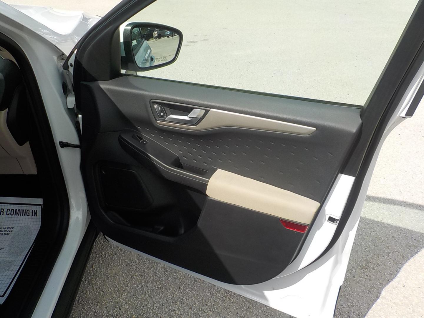2020 White /Tan Ford Escape SE (1FMCU0G65LU) with an 1.5L L3 engine, 6A transmission, located at 1617 W Church Street, Livingston, TX, 77351, (936) 327-3600, 30.710995, -94.951157 - EFFICIENT!! That's the word that comes to mind with these Escape's - Photo#18