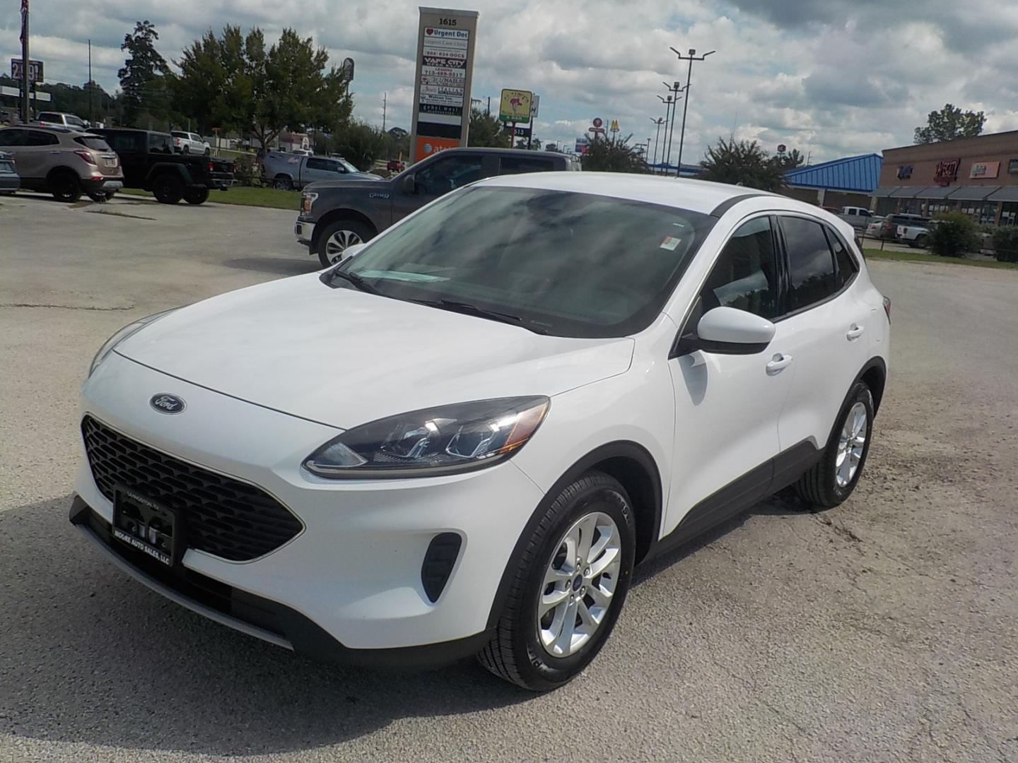 2020 White /Tan Ford Escape SE (1FMCU0G65LU) with an 1.5L L3 engine, 6A transmission, located at 1617 W Church Street, Livingston, TX, 77351, (936) 327-3600, 30.710995, -94.951157 - EFFICIENT!! That's the word that comes to mind with these Escape's - Photo#3