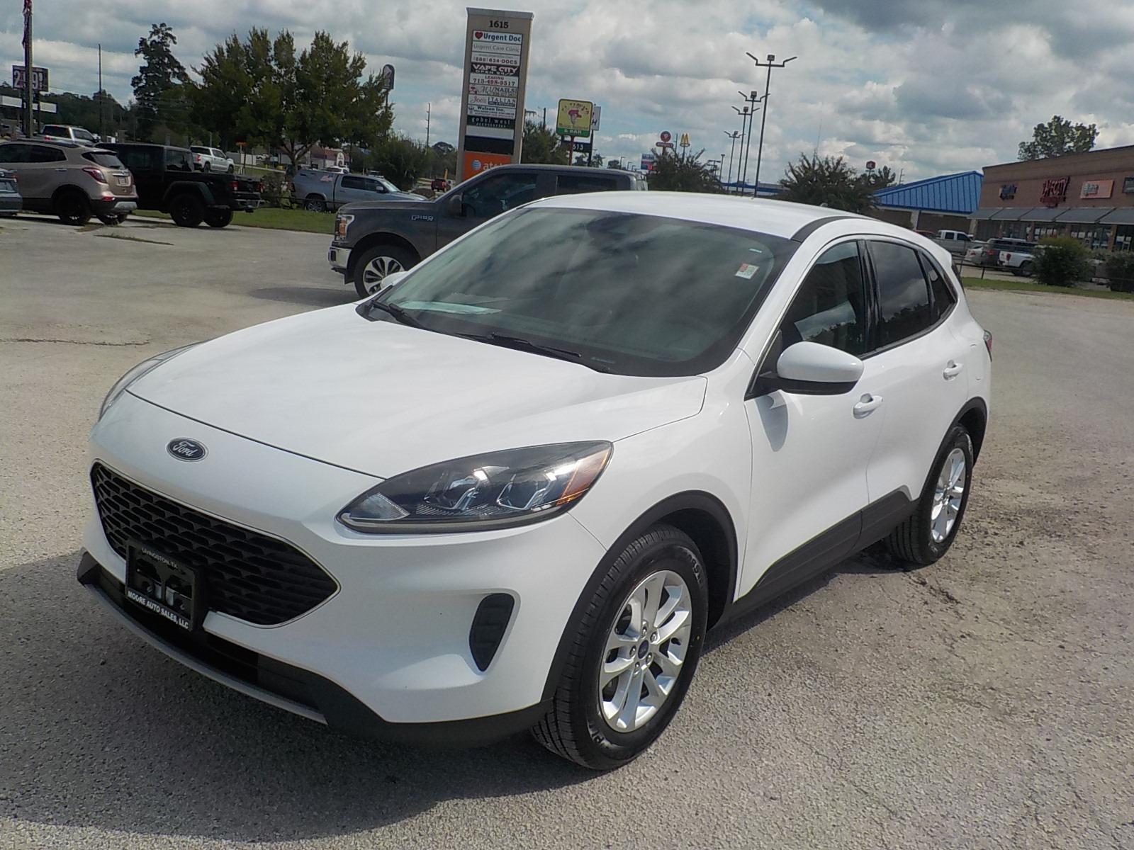 2020 White /Tan Ford Escape SE (1FMCU0G65LU) with an 1.5L L3 engine, 6A transmission, located at 1617 W Church Street, Livingston, TX, 77351, (936) 327-3600, 30.710995, -94.951157 - EFFICIENT!! That's the word that comes to mind with these Escape's - Photo #3