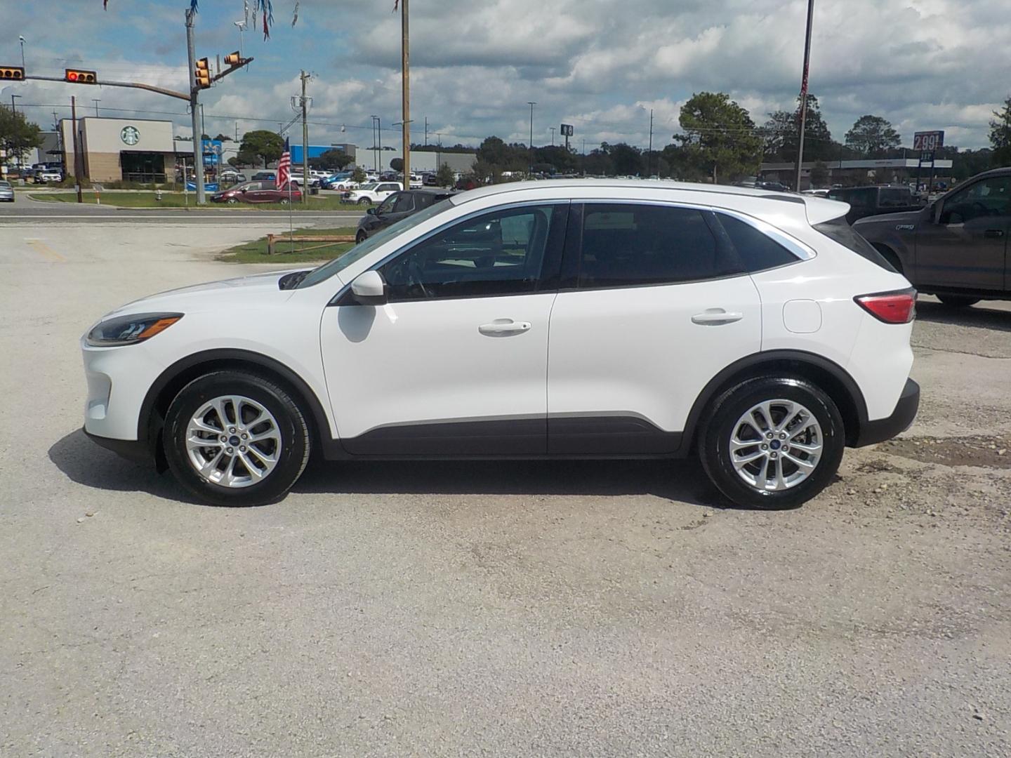 2020 White /Tan Ford Escape SE (1FMCU0G65LU) with an 1.5L L3 engine, 6A transmission, located at 1617 W Church Street, Livingston, TX, 77351, (936) 327-3600, 30.710995, -94.951157 - EFFICIENT!! That's the word that comes to mind with these Escape's - Photo#4