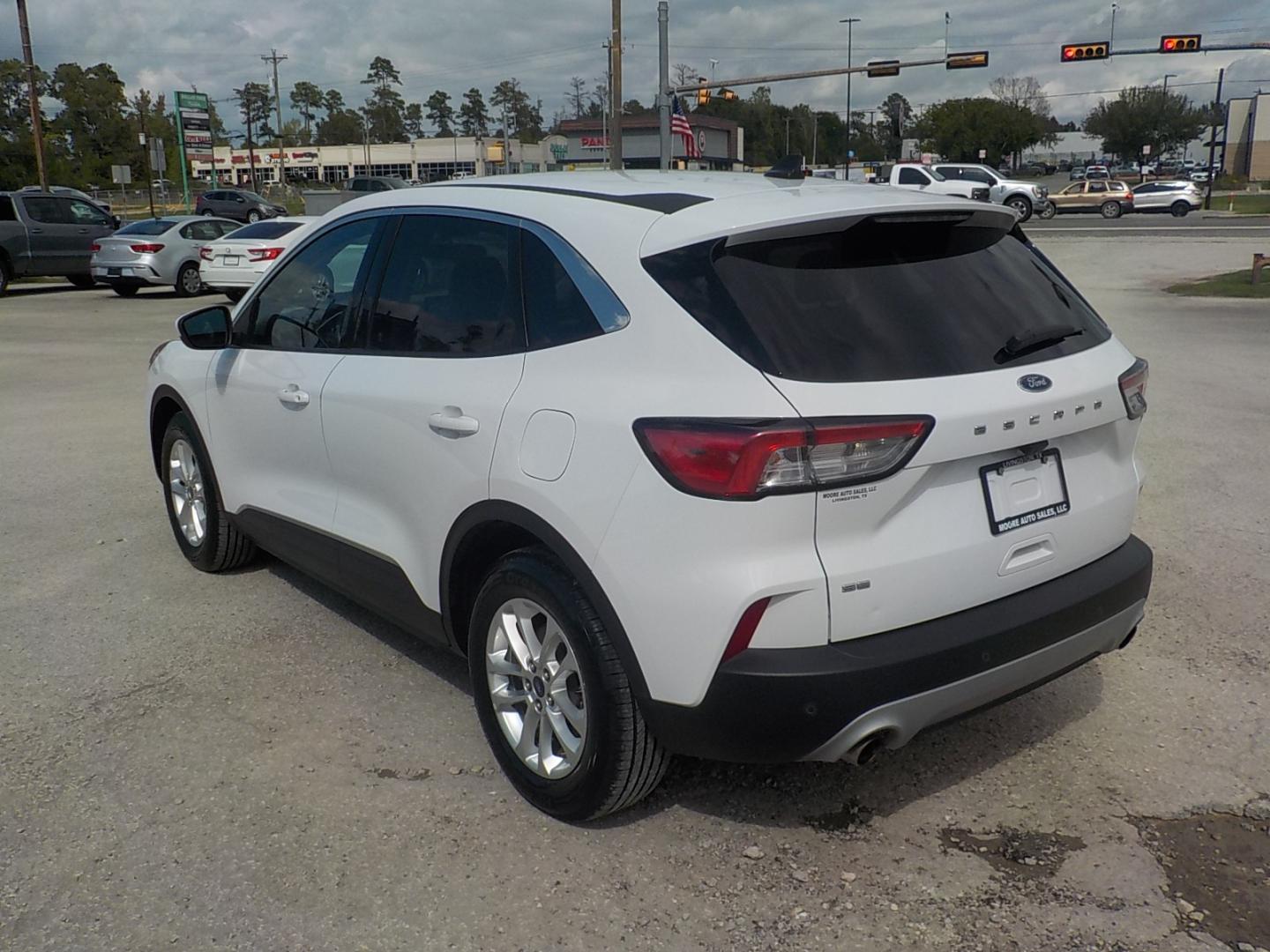 2020 White /Tan Ford Escape SE (1FMCU0G65LU) with an 1.5L L3 engine, 6A transmission, located at 1617 W Church Street, Livingston, TX, 77351, (936) 327-3600, 30.710995, -94.951157 - EFFICIENT!! That's the word that comes to mind with these Escape's - Photo#5