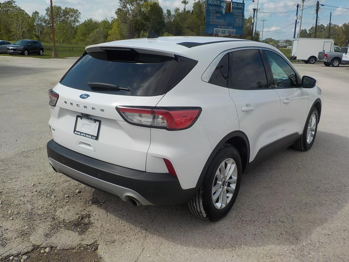 2020 White /Tan Ford Escape SE (1FMCU0G65LU) with an 1.5L L3 engine, 6A transmission, located at 1617 W Church Street, Livingston, TX, 77351, (936) 327-3600, 30.710995, -94.951157 - EFFICIENT!! That's the word that comes to mind with these Escape's - Photo#6