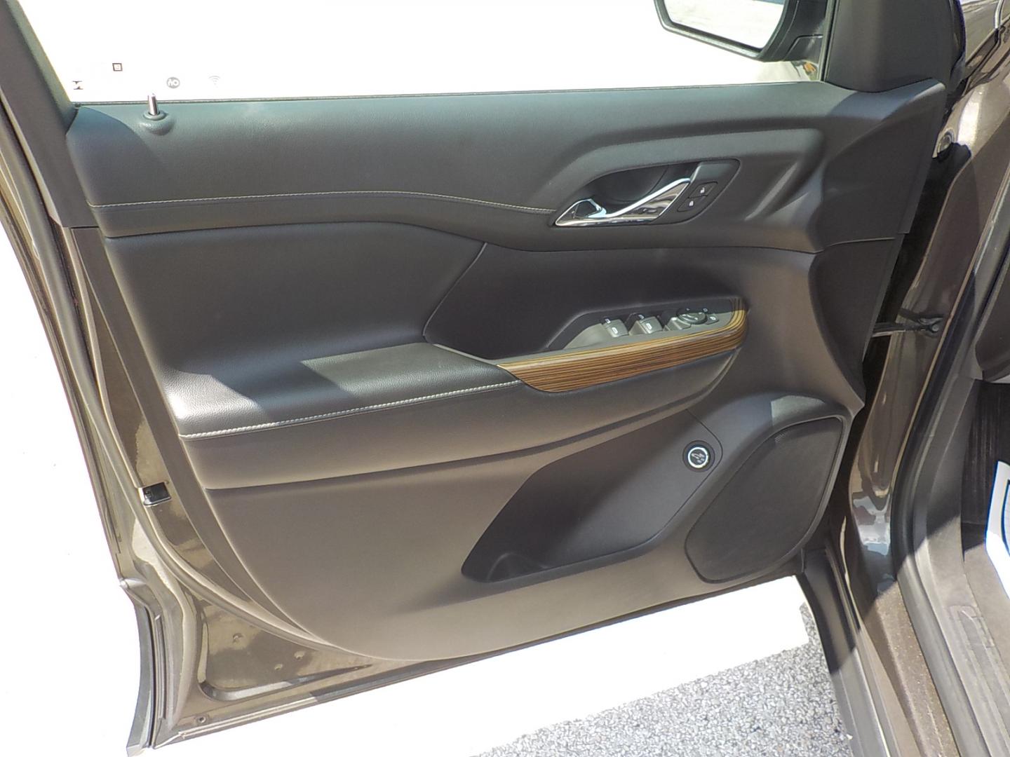 2019 Brown /Tan GMC Acadia SLE-2 FWD (1GKKNLLS5KZ) with an 3.6L V6 DOHC 24V engine, 6A transmission, located at 1617 W Church Street, Livingston, TX, 77351, (936) 327-3600, 30.710995, -94.951157 - Really a pretty vehicle. Great miles! - Photo#9