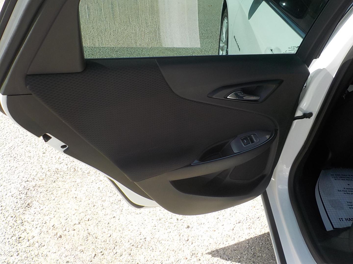 2018 White /Black Chevrolet Malibu LT (1G1ZD5STXJF) with an 1.5L L4 DOHC 16V engine, 6A transmission, located at 1617 W Church Street, Livingston, TX, 77351, (936) 327-3600, 30.710995, -94.951157 - I love these vehicles!! Family size and economical to boot!! - Photo#11