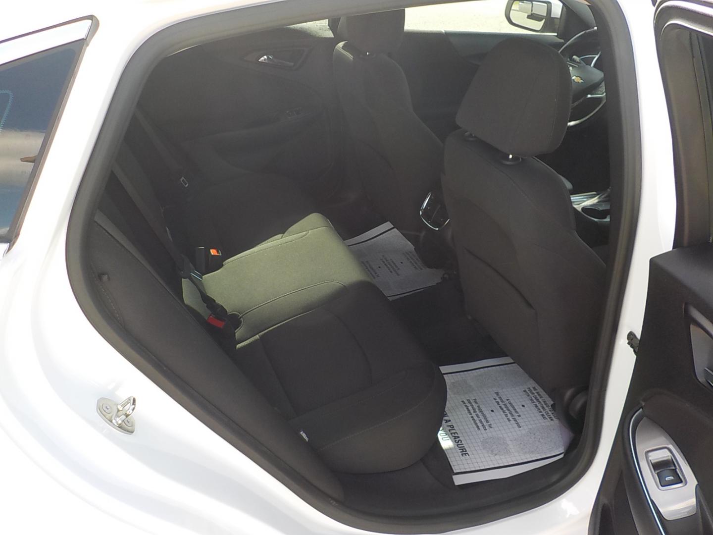 2018 White /Black Chevrolet Malibu LT (1G1ZD5STXJF) with an 1.5L L4 DOHC 16V engine, 6A transmission, located at 1617 W Church Street, Livingston, TX, 77351, (936) 327-3600, 30.710995, -94.951157 - I love these vehicles!! Family size and economical to boot!! - Photo#15