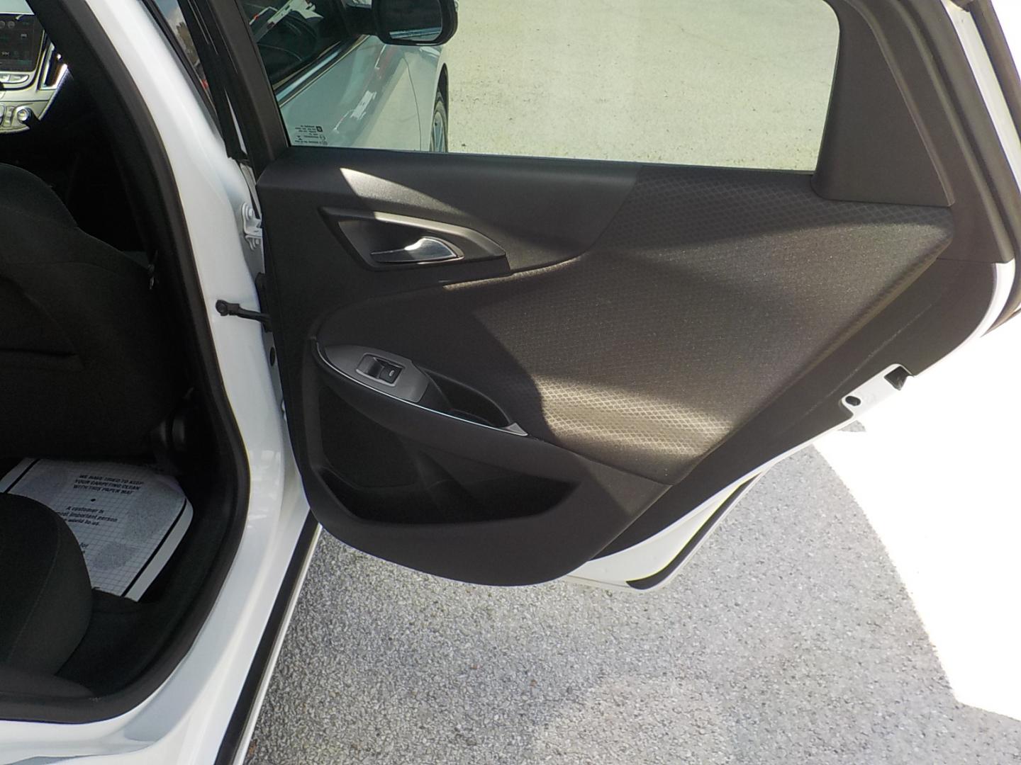 2018 White /Black Chevrolet Malibu LT (1G1ZD5STXJF) with an 1.5L L4 DOHC 16V engine, 6A transmission, located at 1617 W Church Street, Livingston, TX, 77351, (936) 327-3600, 30.710995, -94.951157 - I love these vehicles!! Family size and economical to boot!! - Photo#16
