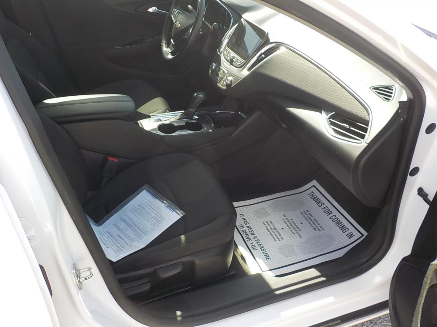 2018 White /Black Chevrolet Malibu LT (1G1ZD5STXJF) with an 1.5L L4 DOHC 16V engine, 6A transmission, located at 1617 W Church Street, Livingston, TX, 77351, (936) 327-3600, 30.710995, -94.951157 - I love these vehicles!! Family size and economical to boot!! - Photo#18