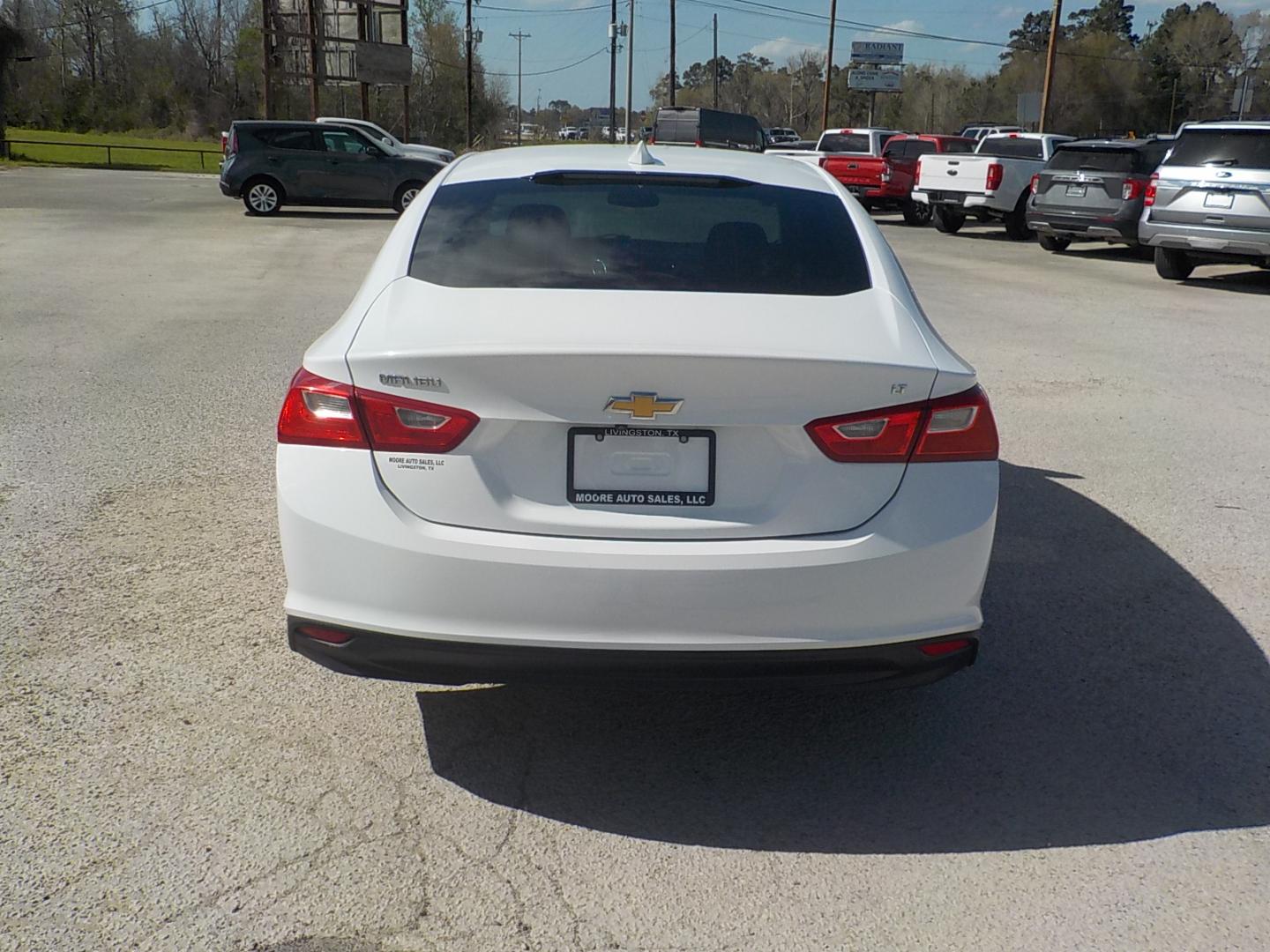 2018 White /Black Chevrolet Malibu LT (1G1ZD5STXJF) with an 1.5L L4 DOHC 16V engine, 6A transmission, located at 1617 W Church Street, Livingston, TX, 77351, (936) 327-3600, 30.710995, -94.951157 - I love these vehicles!! Family size and economical to boot!! - Photo#6