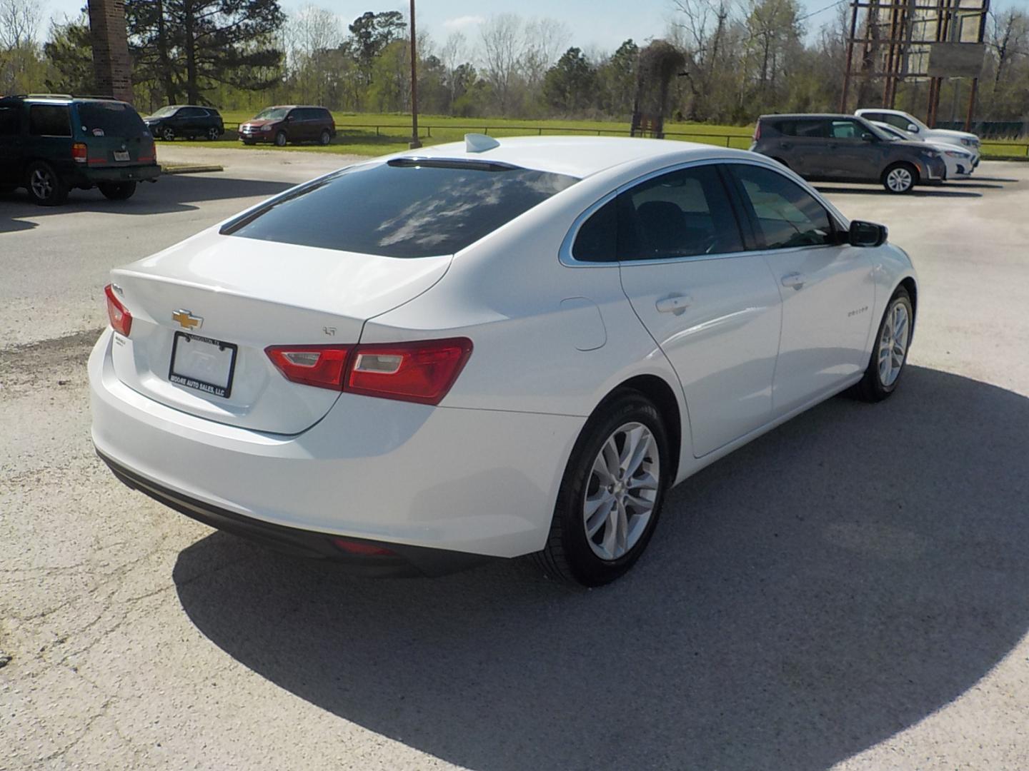 2018 White /Black Chevrolet Malibu LT (1G1ZD5STXJF) with an 1.5L L4 DOHC 16V engine, 6A transmission, located at 1617 W Church Street, Livingston, TX, 77351, (936) 327-3600, 30.710995, -94.951157 - I love these vehicles!! Family size and economical to boot!! - Photo#7