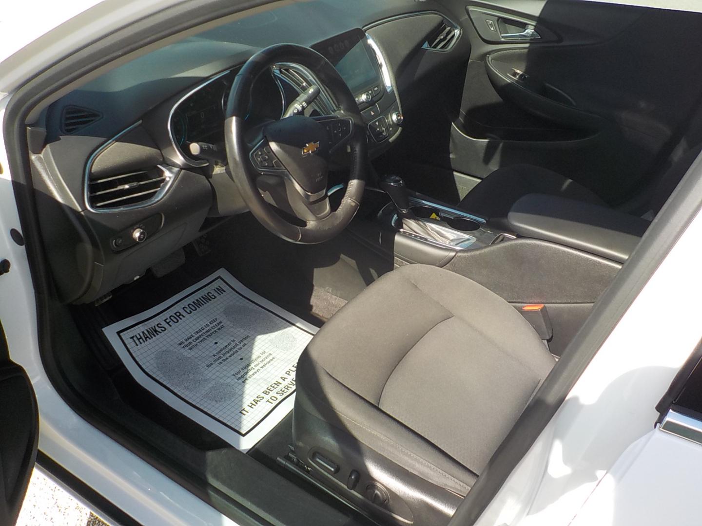 2018 White /Black Chevrolet Malibu LT (1G1ZD5STXJF) with an 1.5L L4 DOHC 16V engine, 6A transmission, located at 1617 W Church Street, Livingston, TX, 77351, (936) 327-3600, 30.710995, -94.951157 - I love these vehicles!! Family size and economical to boot!! - Photo#8