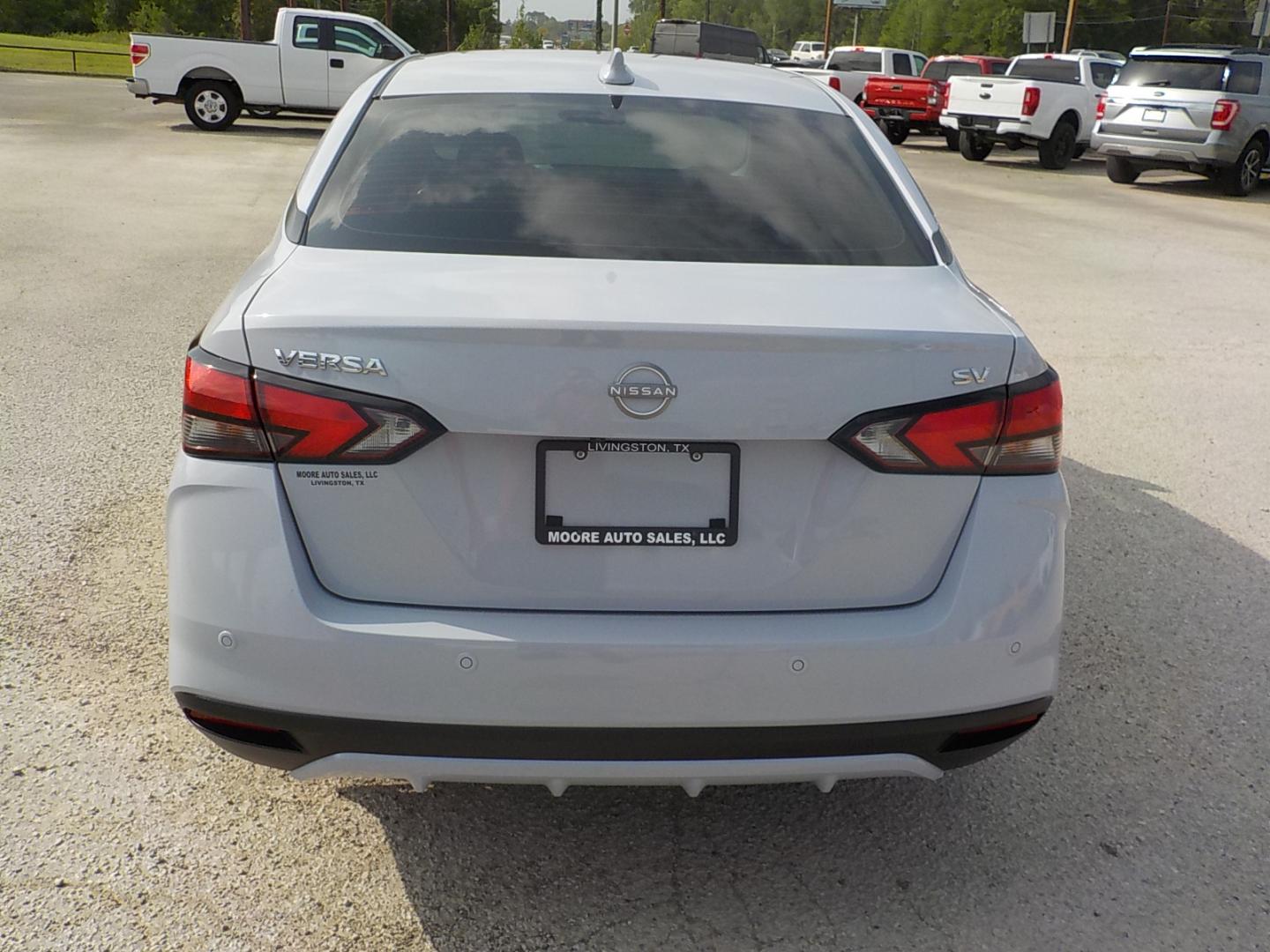 2024 Gray /Black Nissan Versa SV (3N1CN8EV5RL) with an 1.6L L4 DOHC 16V engine, CVT transmission, located at 1617 W Church Street, Livingston, TX, 77351, (936) 327-3600, 30.710995, -94.951157 - Really an exceptional vehicle with a unique color!! - Photo#7