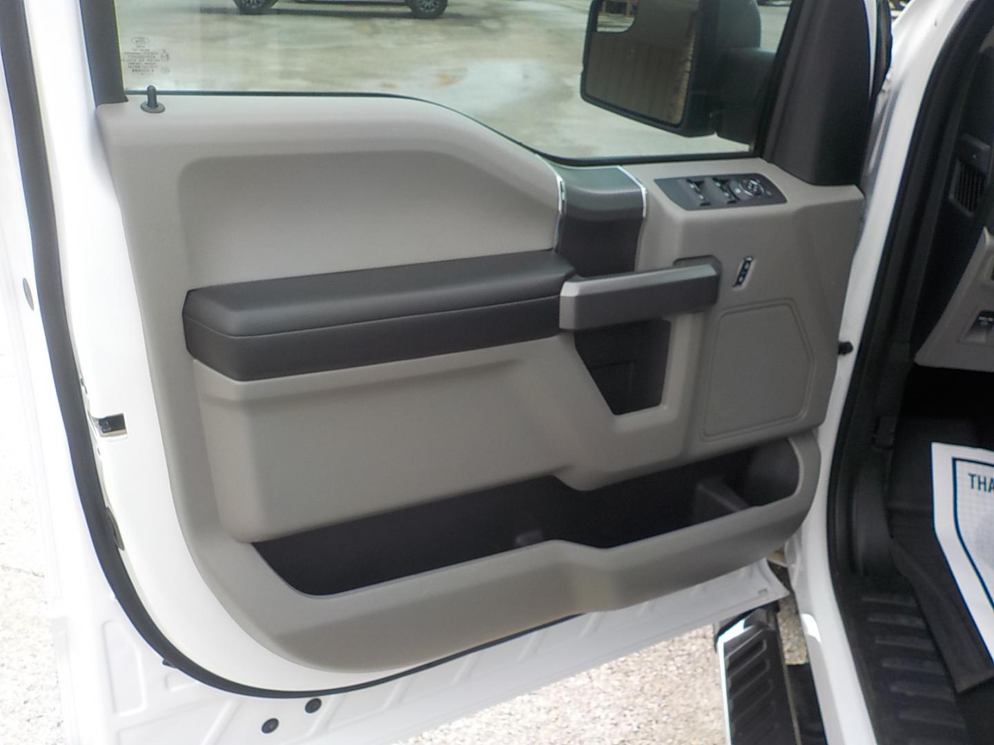 2019 White/Tan /gray Ford F-150 XLT SuperCrew 6.5-ft. Bed 4WD (1FTEW1E43KK) with an 3.5L V6 TURBO engine, 6A transmission, located at 1617 W Church Street, Livingston, TX, 77351, (936) 327-3600, 30.710995, -94.951157 - ONE OWNER!! Local truck! - Photo#9