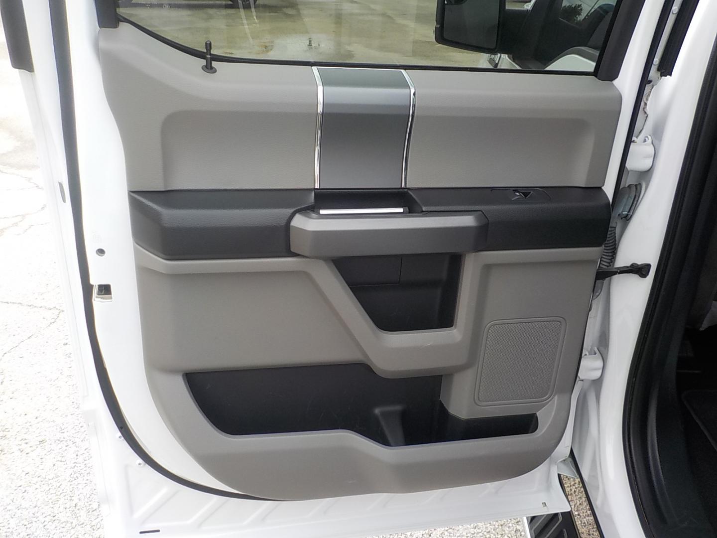 2019 White/Tan /gray Ford F-150 XLT SuperCrew 6.5-ft. Bed 4WD (1FTEW1E43KK) with an 3.5L V6 TURBO engine, 6A transmission, located at 1617 W Church Street, Livingston, TX, 77351, (936) 327-3600, 30.710995, -94.951157 - ONE OWNER!! Local truck! - Photo#11