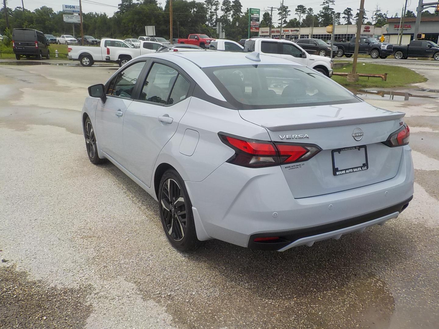 2024 Gray /Black Nissan Versa SR (3N1CN8FV5RL) with an 1.6L L4 DOHC 16V engine, CVT transmission, located at 1617 W Church Street, Livingston, TX, 77351, (936) 327-3600, 30.710995, -94.951157 - Great car that will save you MONEY!! - Photo#5