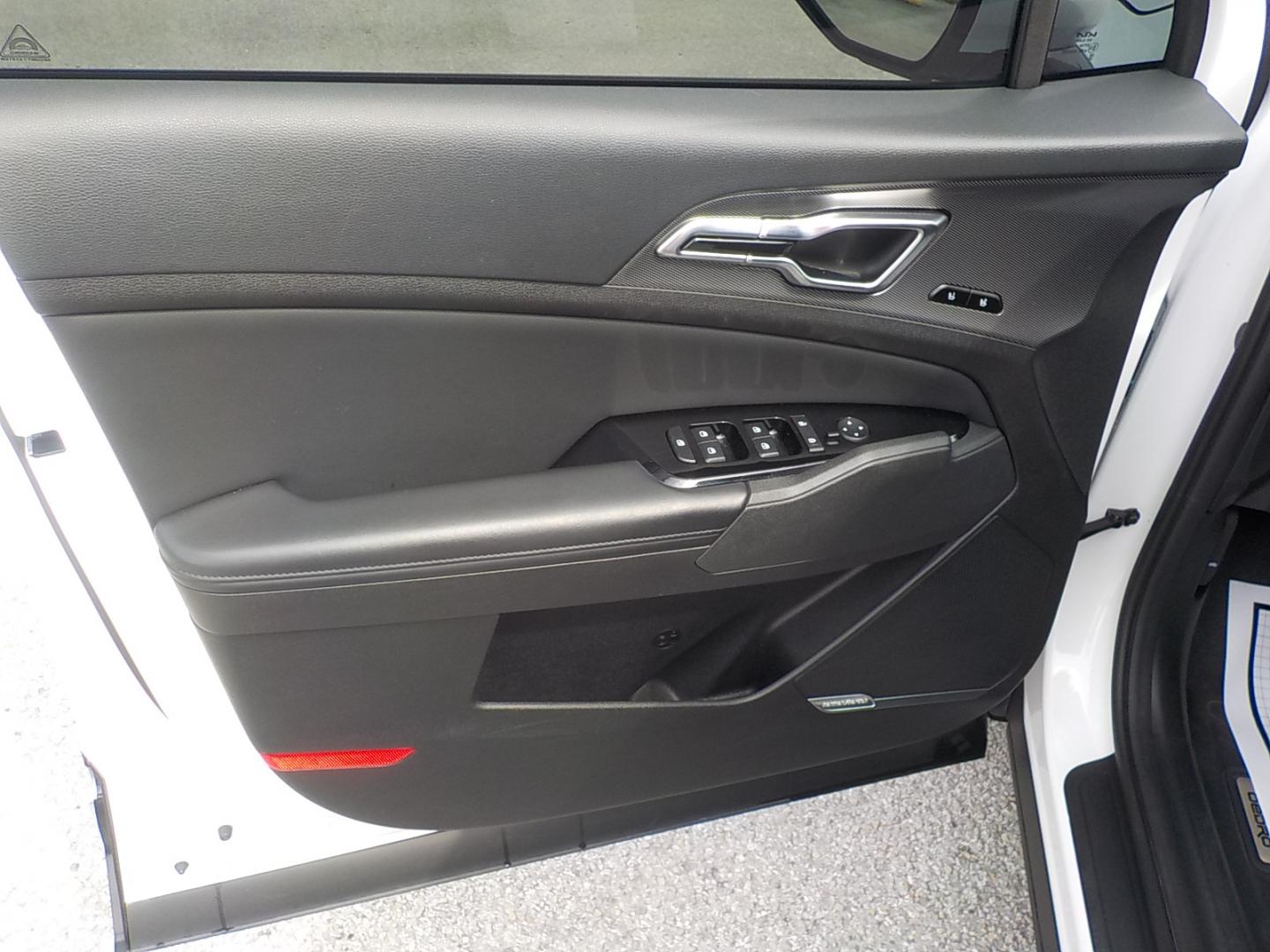 2023 White /Black Kia Sportage SX-Prestige (5XYK53AF2PG) with an 2.5L V6 DOHC 24V engine, 8A transmission, located at 1617 W Church Street, Livingston, TX, 77351, (936) 327-3600, 30.710995, -94.951157 - SPORTY!! NICE!! 1ST two words that come to mind when I see this one! - Photo#9