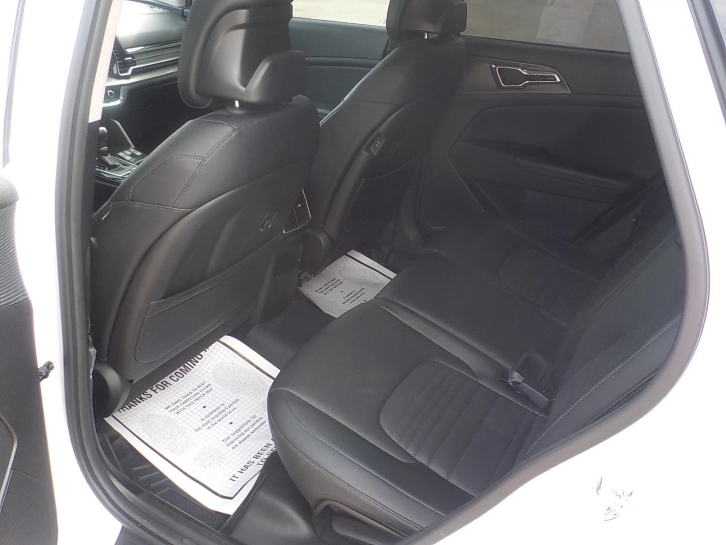 2023 White /Black Kia Sportage SX-Prestige (5XYK53AF2PG) with an 2.5L V6 DOHC 24V engine, 8A transmission, located at 1617 W Church Street, Livingston, TX, 77351, (936) 327-3600, 30.710995, -94.951157 - SPORTY!! NICE!! 1ST two words that come to mind when I see this one! - Photo#10