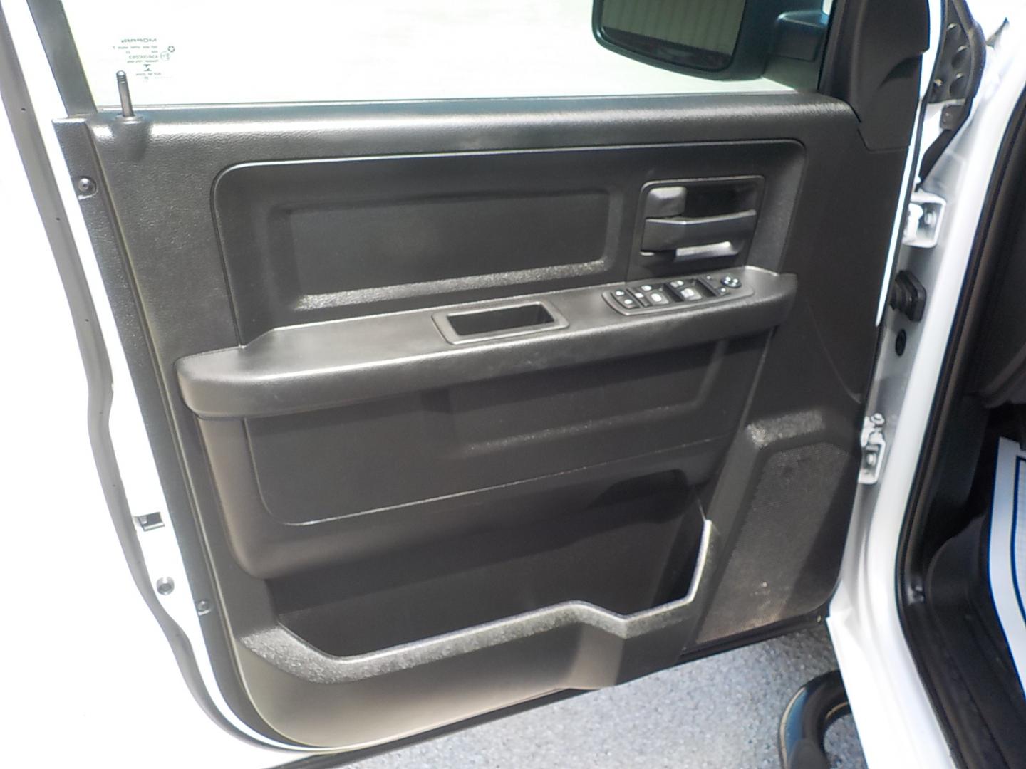 2020 White /Gray RAM 1500 Classic Tradesman Quad Cab 2WD (1C6RR6FG8LS) with an 3.6L V6 DOHC 24V FFV engine, 8A transmission, located at 1617 W Church Street, Livingston, TX, 77351, (936) 327-3600, 30.710995, -94.951157 - ONE OWNER!! LOW LOW MILES!! This is as nice of a truck that you're going to find for this money!!! - Photo#9