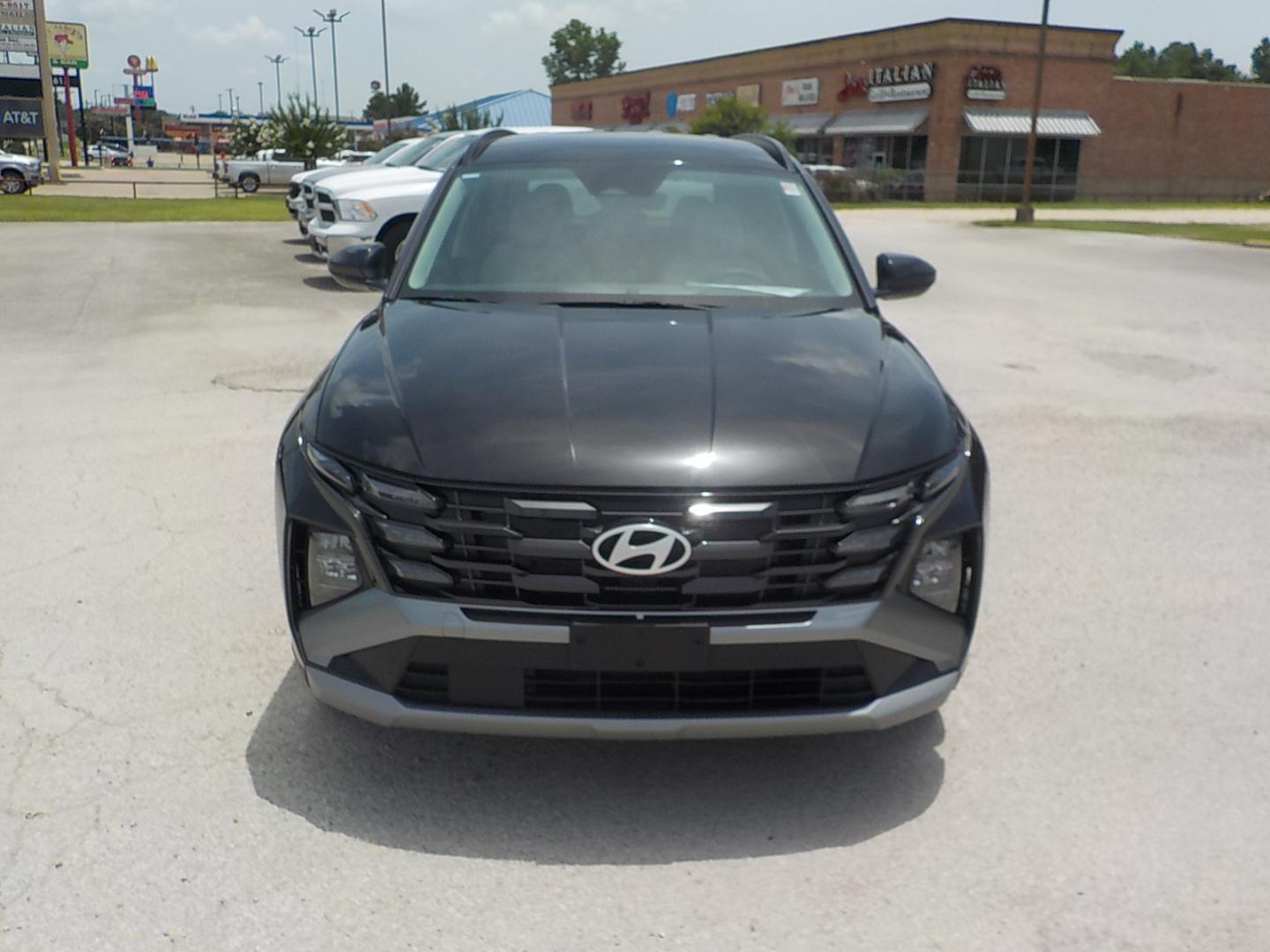 2025 Black /Lt. Gray Hyundai Tucson SEL (3KMJB3DE4SE) with an 2.5L L4 DOHC 16V engine, 8A transmission, located at 1617 W Church Street, Livingston, TX, 77351, (936) 327-3600, 30.710995, -94.951157 - ONE OWNER!! LOW LOW MILES!! - Photo#2