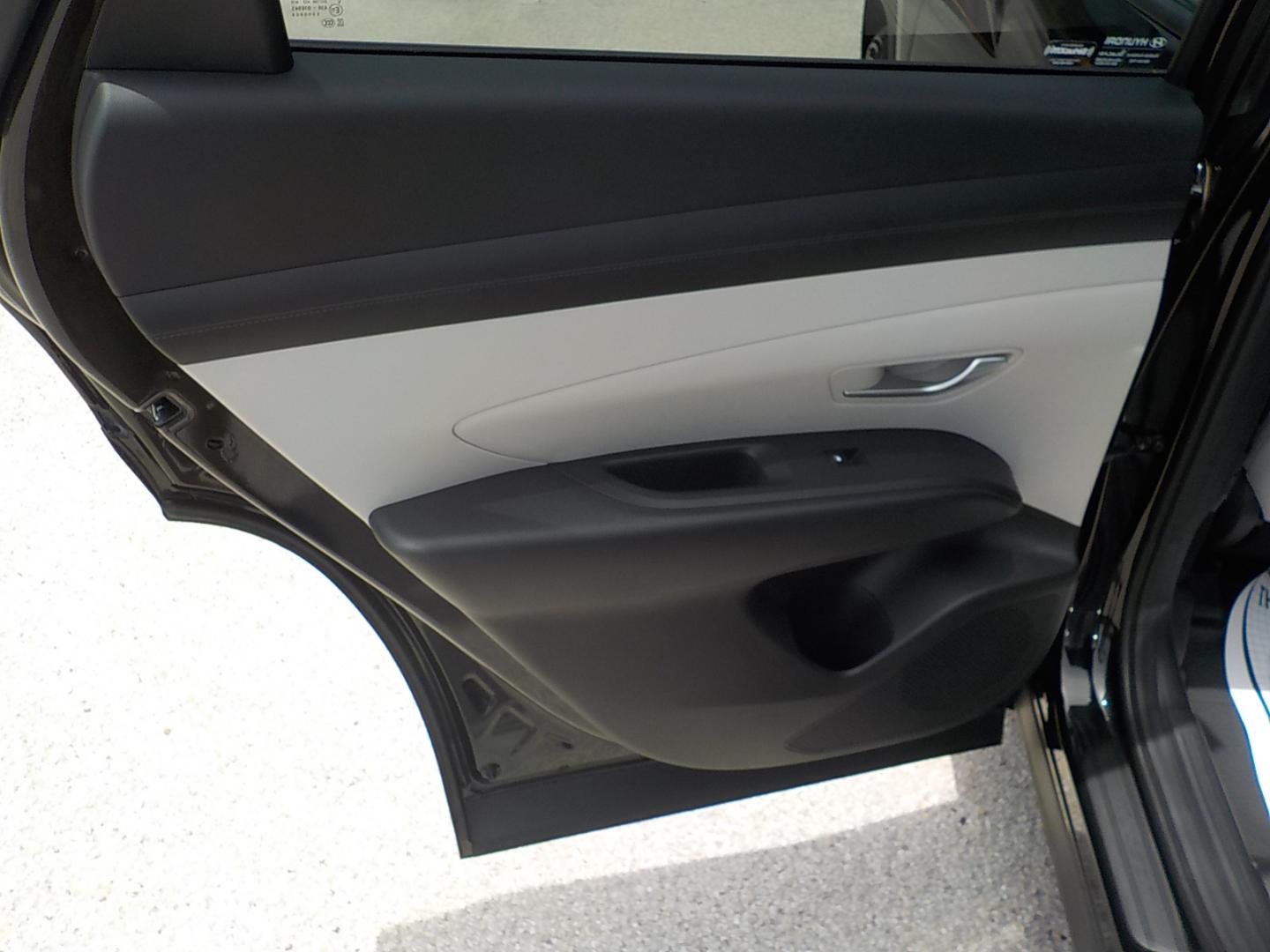 2025 Black /Lt. Gray Hyundai Tucson SEL (3KMJB3DE4SE) with an 2.5L L4 DOHC 16V engine, 8A transmission, located at 1617 W Church Street, Livingston, TX, 77351, (936) 327-3600, 30.710995, -94.951157 - ONE OWNER!! LOW LOW MILES!! - Photo#11