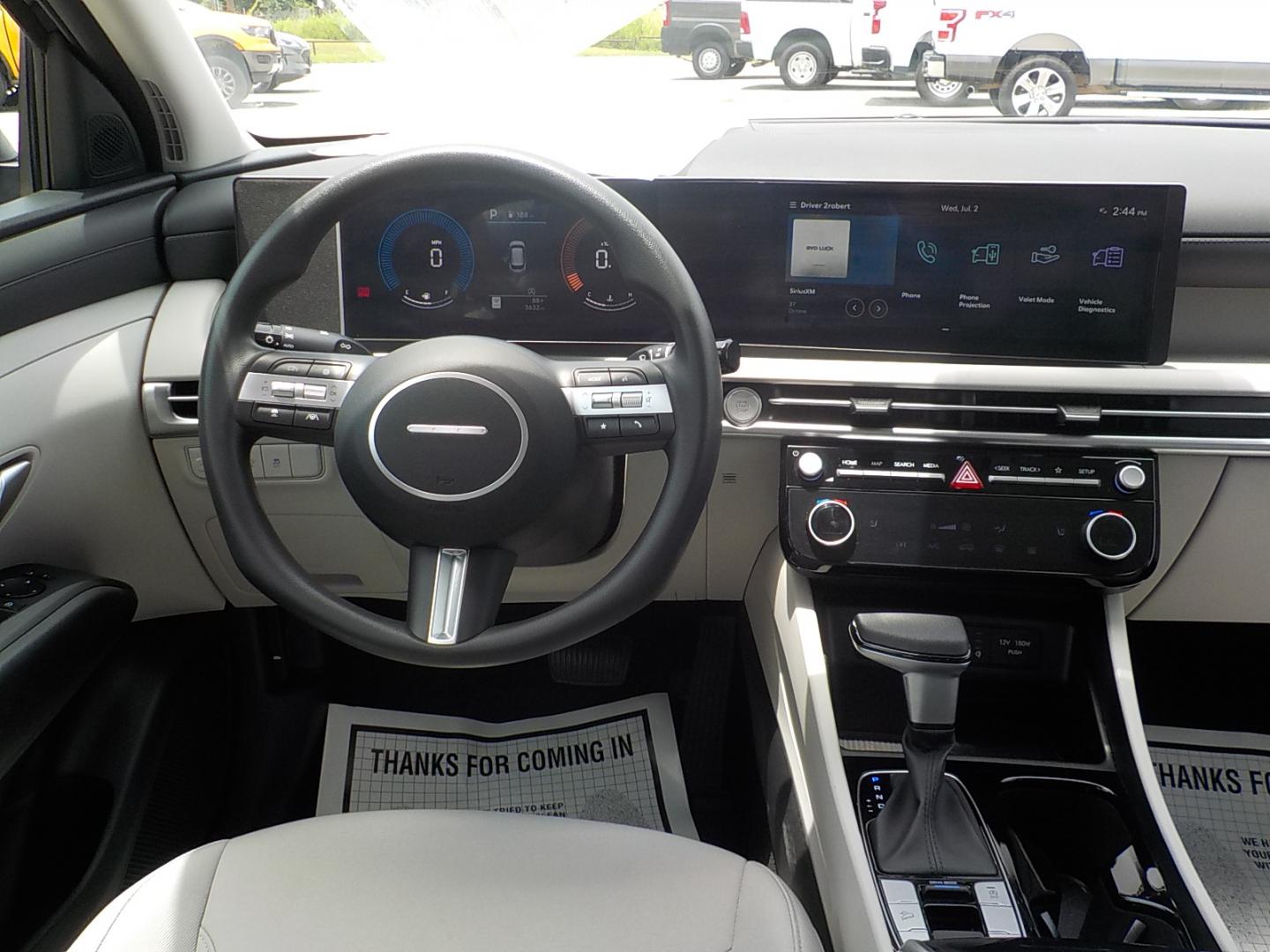 2025 Black /Lt. Gray Hyundai Tucson SEL (3KMJB3DE4SE) with an 2.5L L4 DOHC 16V engine, 8A transmission, located at 1617 W Church Street, Livingston, TX, 77351, (936) 327-3600, 30.710995, -94.951157 - ONE OWNER!! LOW LOW MILES!! - Photo#13