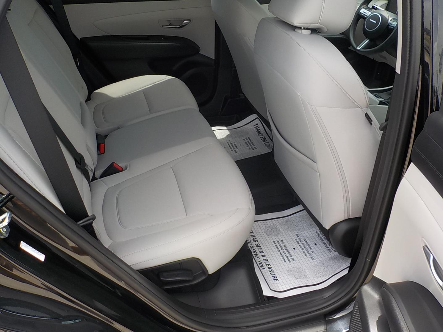2025 Black /Lt. Gray Hyundai Tucson SEL (3KMJB3DE4SE) with an 2.5L L4 DOHC 16V engine, 8A transmission, located at 1617 W Church Street, Livingston, TX, 77351, (936) 327-3600, 30.710995, -94.951157 - ONE OWNER!! LOW LOW MILES!! - Photo#15