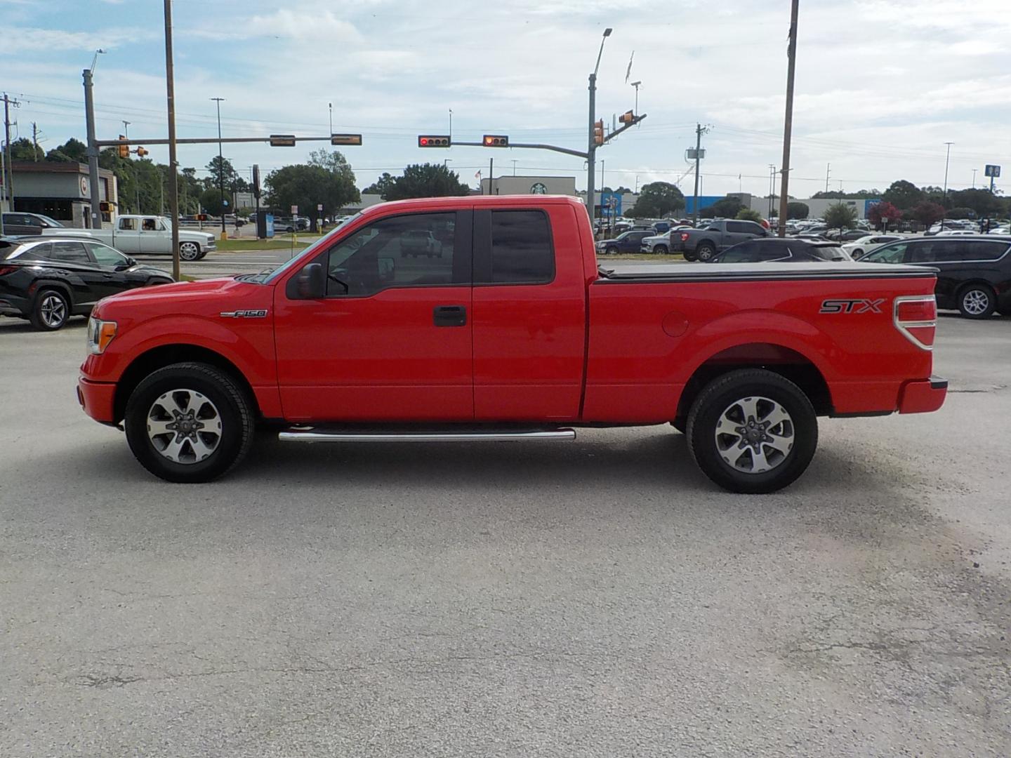2014 Red /Lt. Gray Ford F-150 XLT SuperCab 8-ft. Bed 2WD (1FTEX1CM4EK) with an 3.7L V6 DOHC 24V engine, 6-Speed Automatic transmission, located at 1617 W Church Street, Livingston, TX, 77351, (936) 327-3600, 30.710995, -94.951157 - ONE OWNER!! LOW LOW MILES!! Locally owned truck! - Photo#4