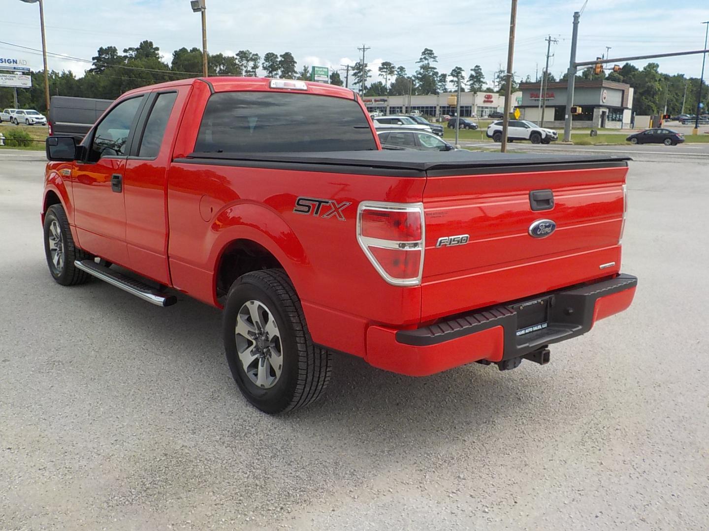 2014 Red /Lt. Gray Ford F-150 XLT SuperCab 8-ft. Bed 2WD (1FTEX1CM4EK) with an 3.7L V6 DOHC 24V engine, 6-Speed Automatic transmission, located at 1617 W Church Street, Livingston, TX, 77351, (936) 327-3600, 30.710995, -94.951157 - ONE OWNER!! LOW LOW MILES!! Locally owned truck! - Photo#5