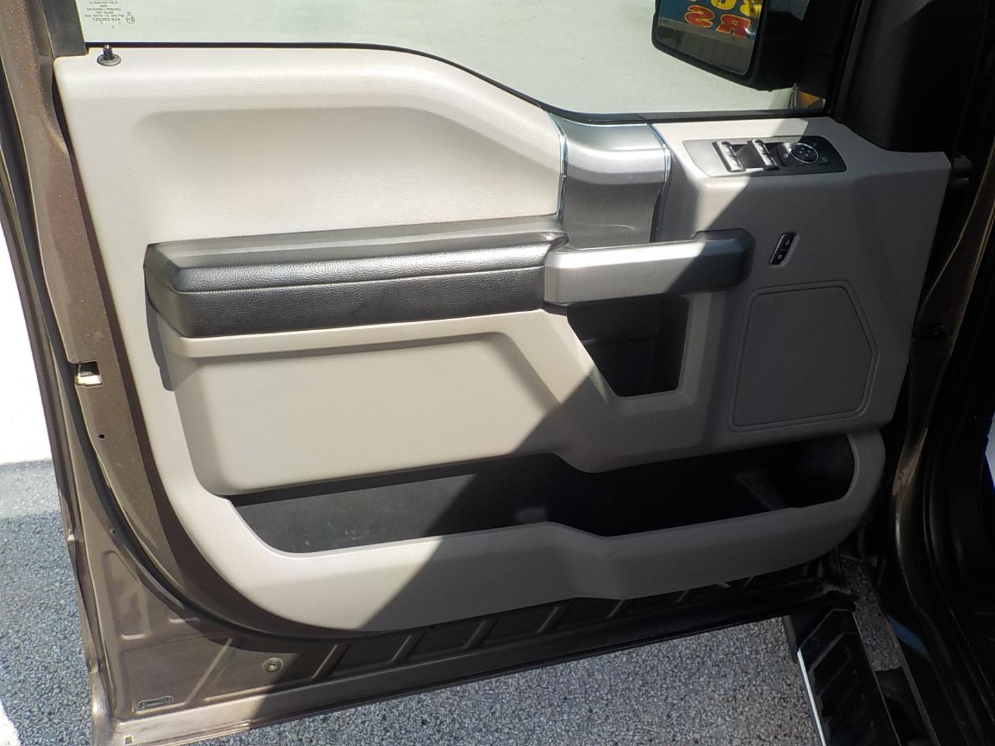 2015 Brown /Tan Ford F-150 XLT SuperCrew 6.5-ft. Bed 4WD (1FTEW1EF0FK) with an 5.0L V8 engine, 6-Speed Automatic transmission, located at 1617 W Church Street, Livingston, TX, 77351, (936) 327-3600, 30.710995, -94.951157 - ONE OWNER!! Been here in Livingston all it's life. This truck was well maintained! Buy it with confidence! - Photo#10