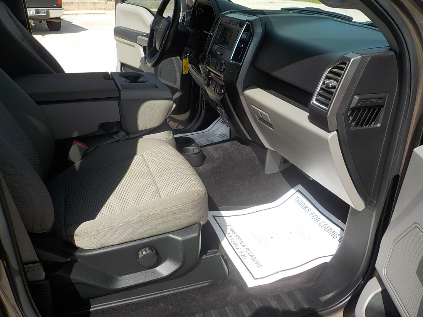2015 Brown /Tan Ford F-150 XLT SuperCrew 6.5-ft. Bed 4WD (1FTEW1EF0FK) with an 5.0L V8 engine, 6-Speed Automatic transmission, located at 1617 W Church Street, Livingston, TX, 77351, (936) 327-3600, 30.710995, -94.951157 - ONE OWNER!! Been here in Livingston all it's life. This truck was well maintained! Buy it with confidence! - Photo#17