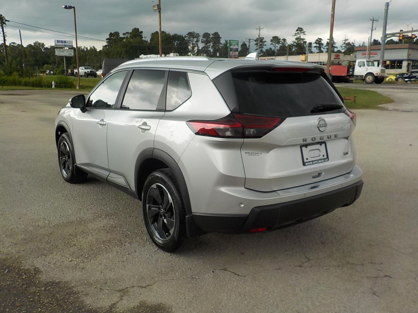 2024 Silver /Black Nissan Rogue SV (5N1BT3BA6RC) with an 2.5L L4 DOHC 16V engine, CVT transmission, located at 1617 W Church Street, Livingston, TX, 77351, (936) 327-3600, 30.710995, -94.951157 - WOW!! This is a SHARP VEHICLE!! It will be very economical to operate as well! - Photo#5