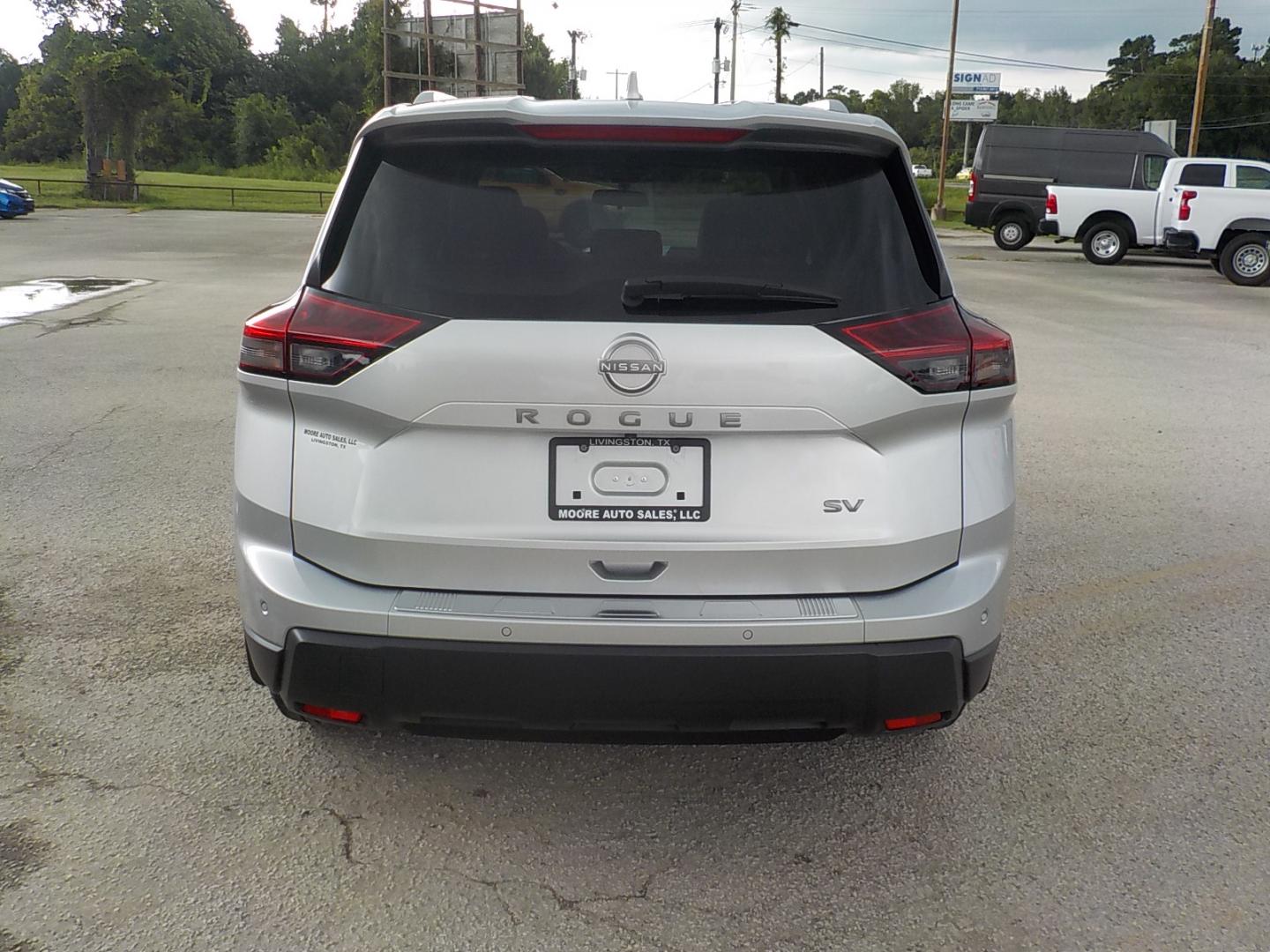 2024 Silver /Black Nissan Rogue SV (5N1BT3BA6RC) with an 2.5L L4 DOHC 16V engine, CVT transmission, located at 1617 W Church Street, Livingston, TX, 77351, (936) 327-3600, 30.710995, -94.951157 - WOW!! This is a SHARP VEHICLE!! It will be very economical to operate as well! - Photo#6