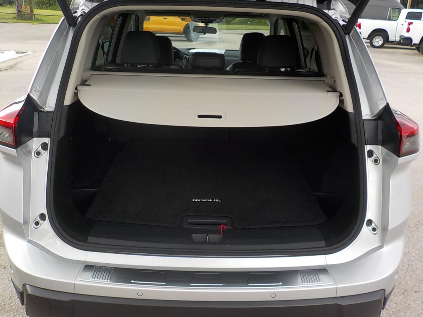 2024 Silver /Black Nissan Rogue SV (5N1BT3BA6RC) with an 2.5L L4 DOHC 16V engine, CVT transmission, located at 1617 W Church Street, Livingston, TX, 77351, (936) 327-3600, 30.710995, -94.951157 - WOW!! This is a SHARP VEHICLE!! It will be very economical to operate as well! - Photo#14